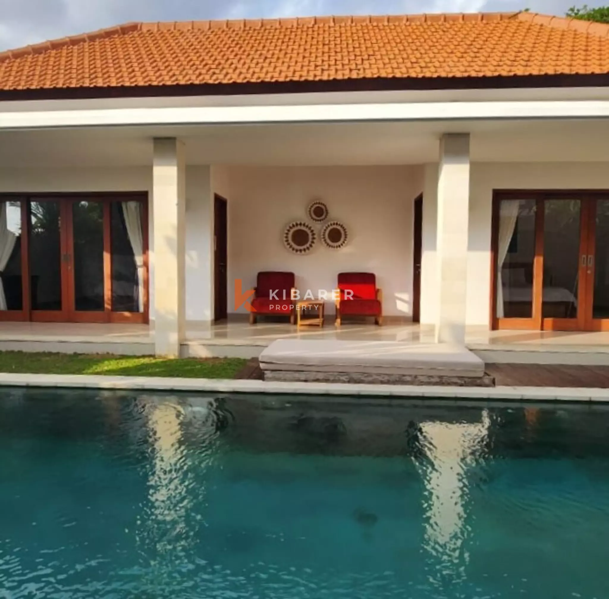 Vila Tertutup Tiga Kamar Tidur Nyaman Dekat Pantai Berawa