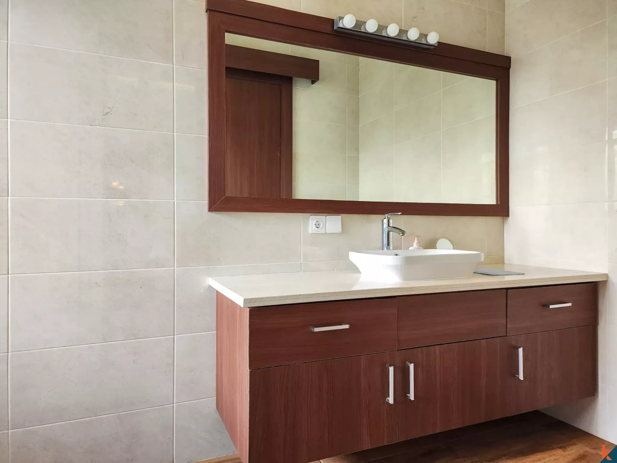 Elegant Freehold Three-Bedroom Villa in the Heart of Canggu