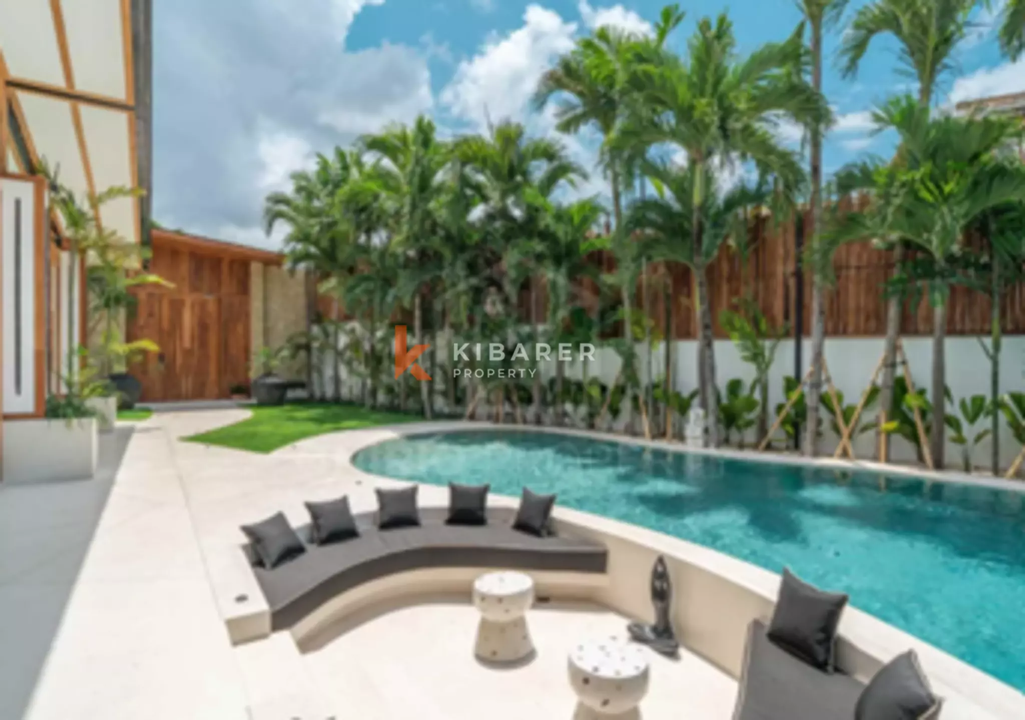 Vila Mewah Lima Kamar Tidur yang Luar Biasa di Jantung Bumbak - Umalas