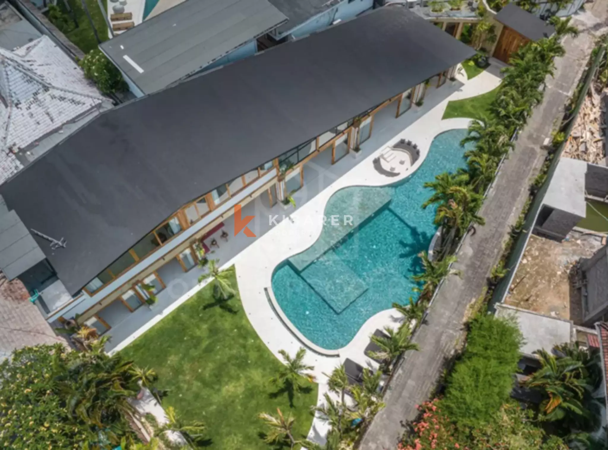 Vila Mewah Lima Kamar Tidur yang Luar Biasa di Jantung Bumbak - Umalas