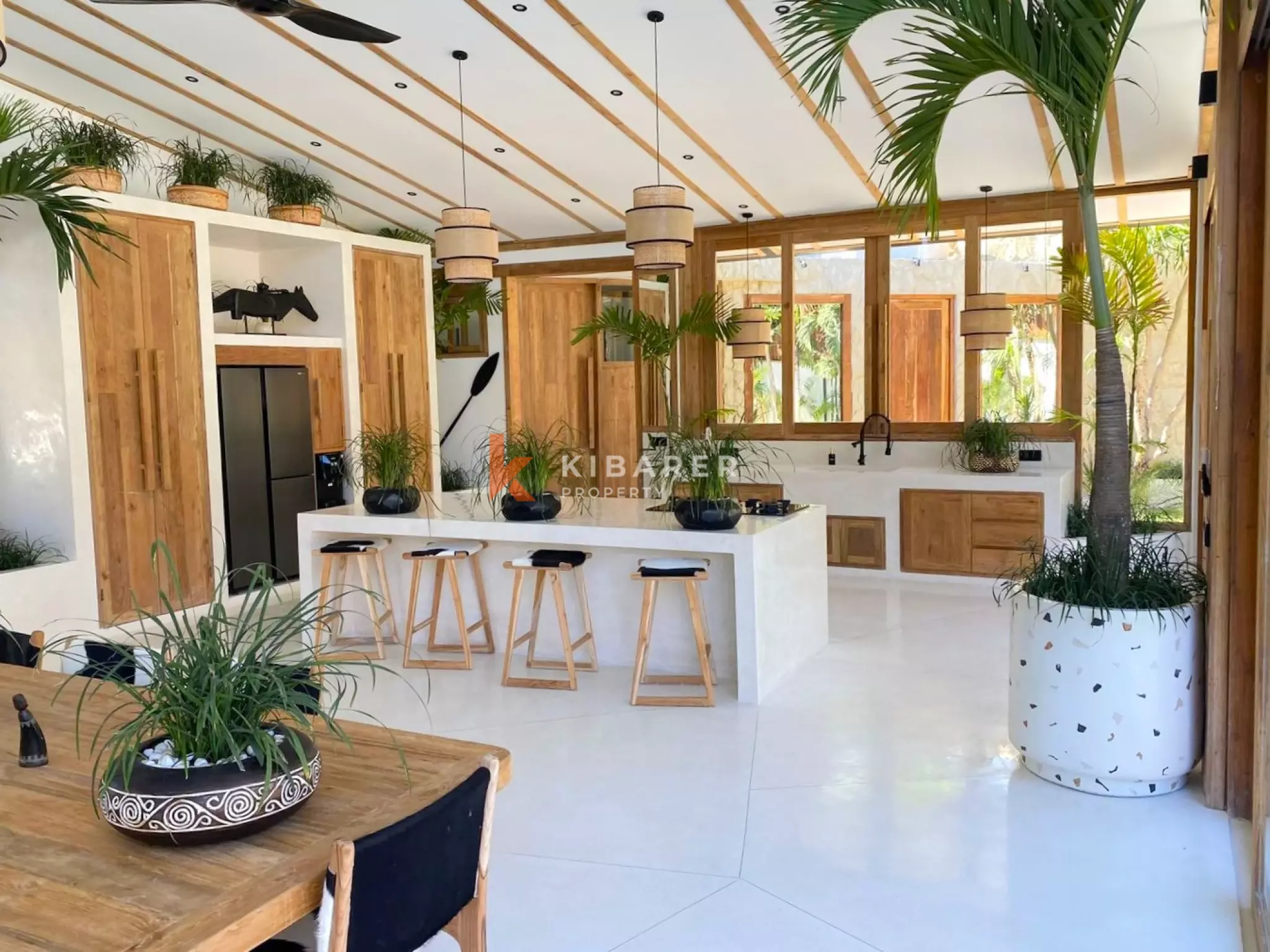 Vila Mewah Lima Kamar Tidur yang Luar Biasa di Jantung Bumbak - Umalas