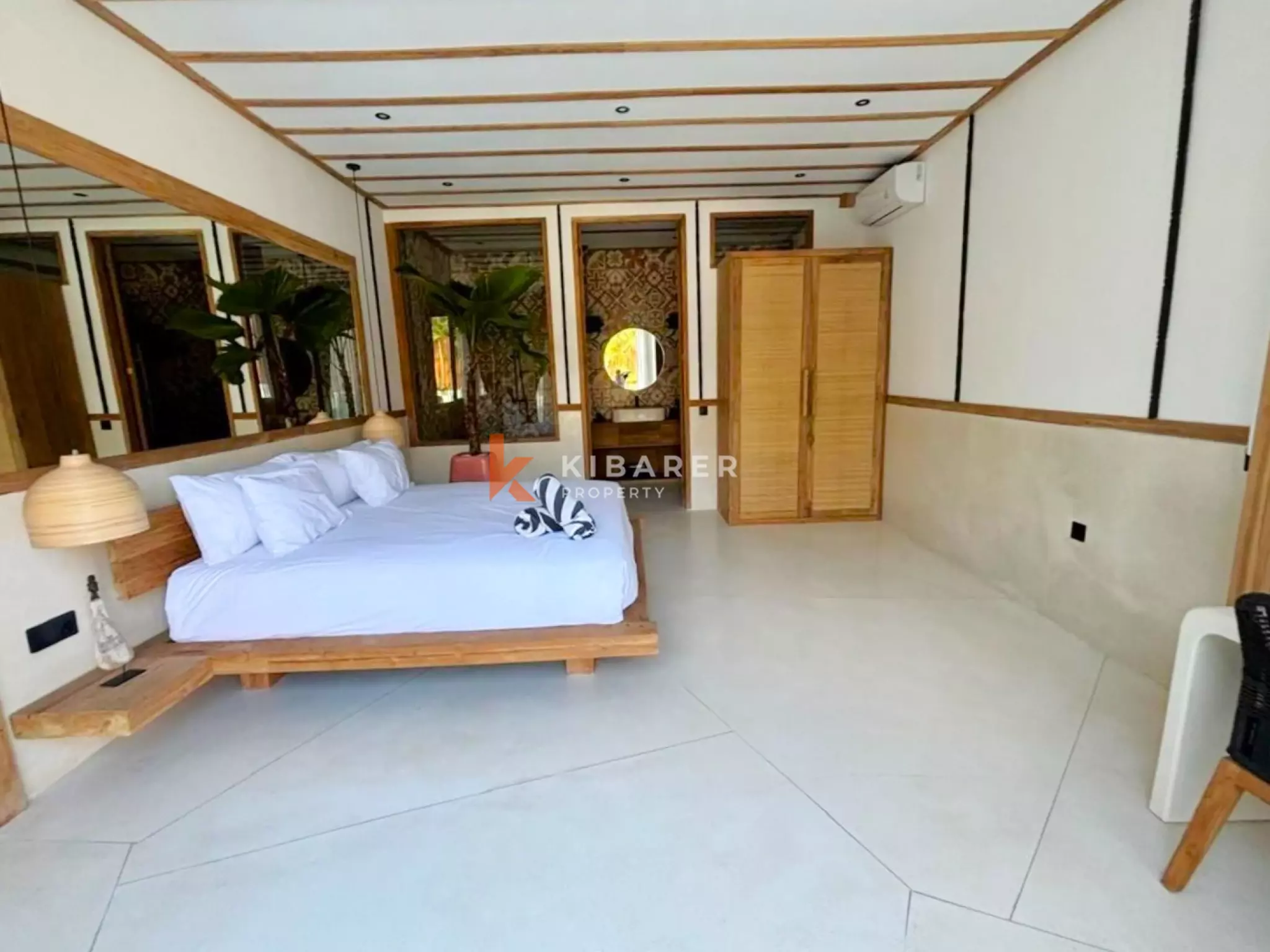 Vila Mewah Lima Kamar Tidur yang Luar Biasa di Jantung Bumbak - Umalas