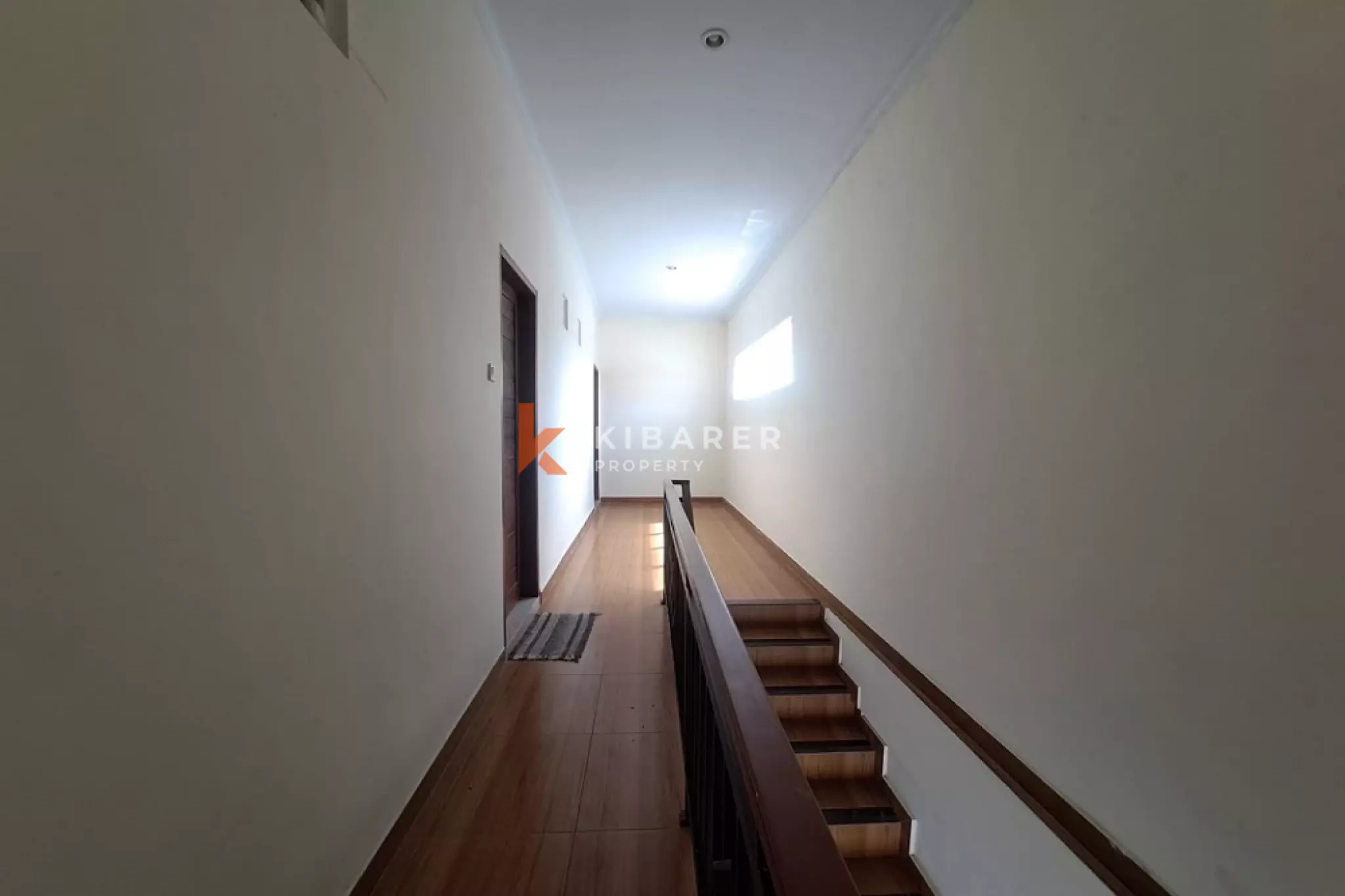 Vila Tiga Kamar Tidur Bergaya Bali dengan Balkon di Padonan