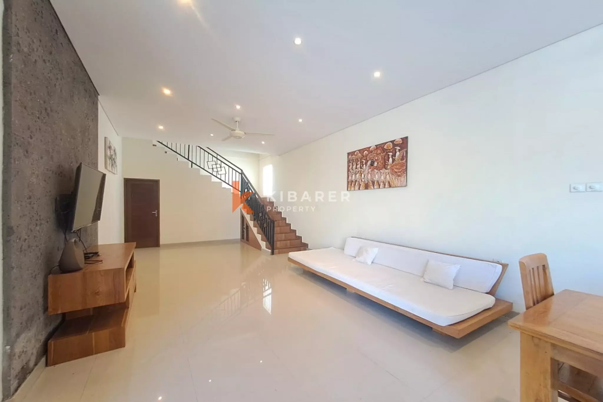 Vila Tiga Kamar Tidur Bergaya Bali dengan Balkon di Padonan