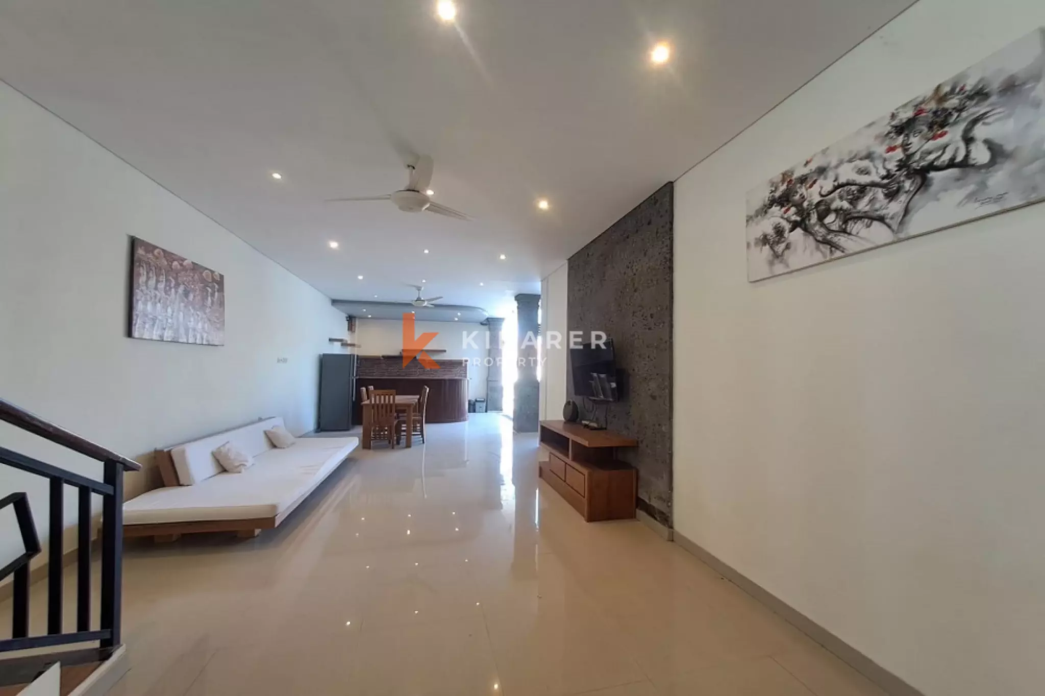 Vila Tiga Kamar Tidur Bergaya Bali dengan Balkon di Padonan