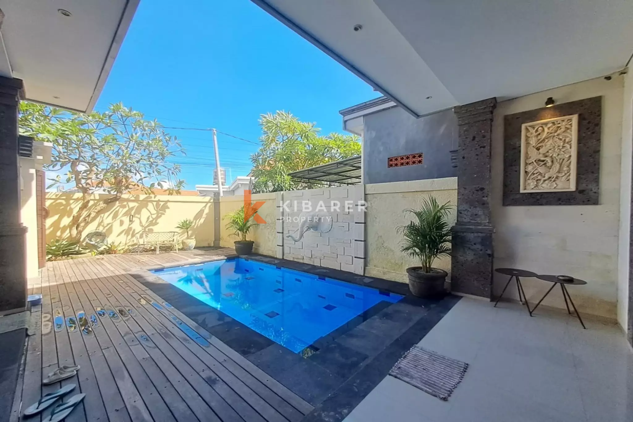 Vila Tiga Kamar Tidur Bergaya Bali dengan Balkon di Padonan