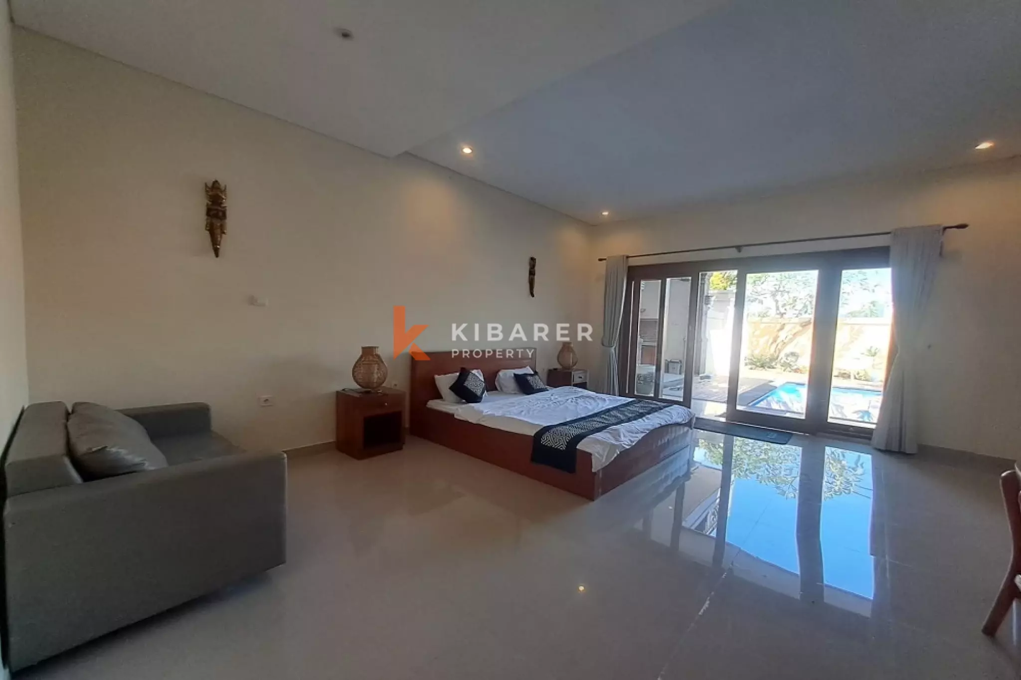 Vila Tiga Kamar Tidur Bergaya Bali dengan Balkon di Padonan