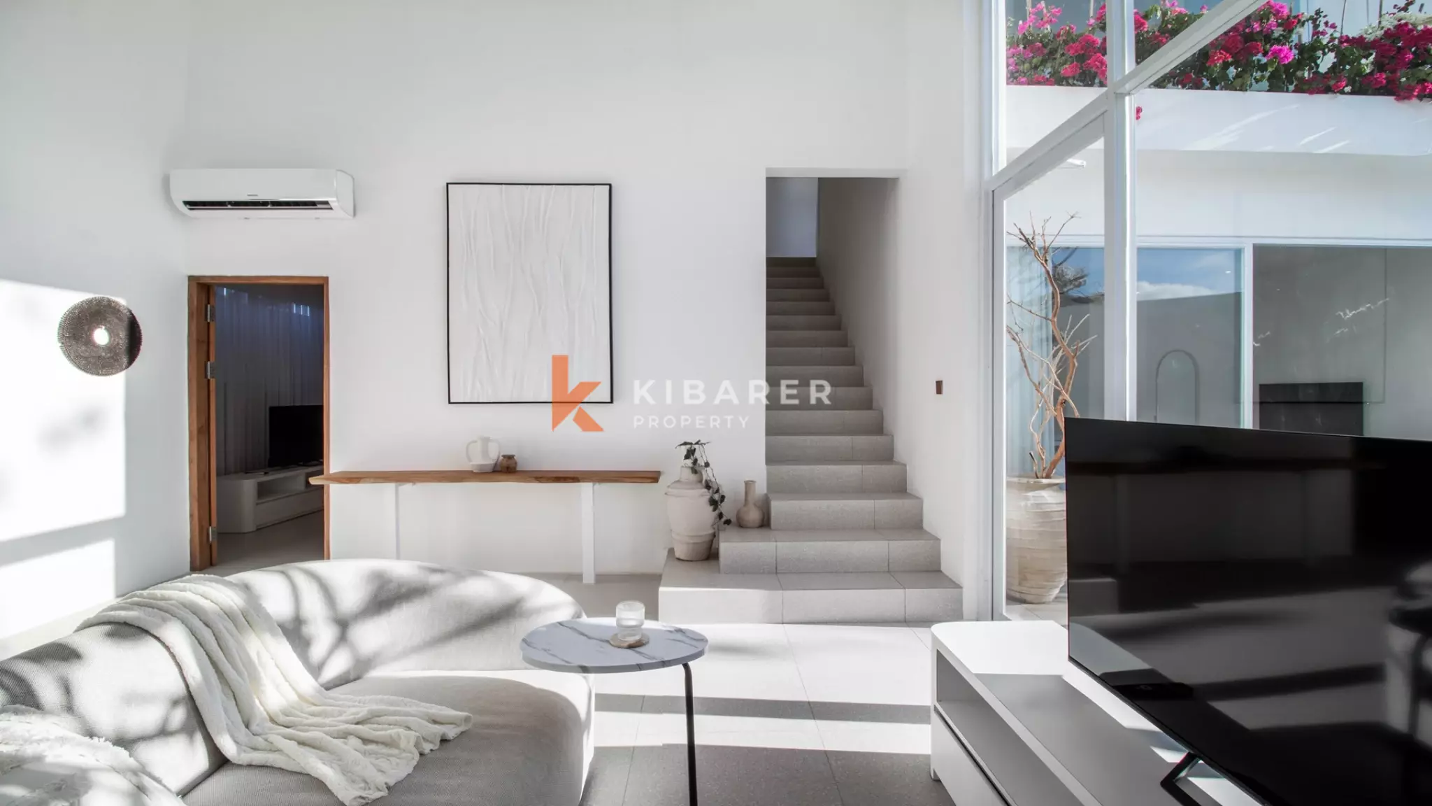 Modern Three-Bedroom Villa with Private Gym and Poolside Cinema in Ungasan