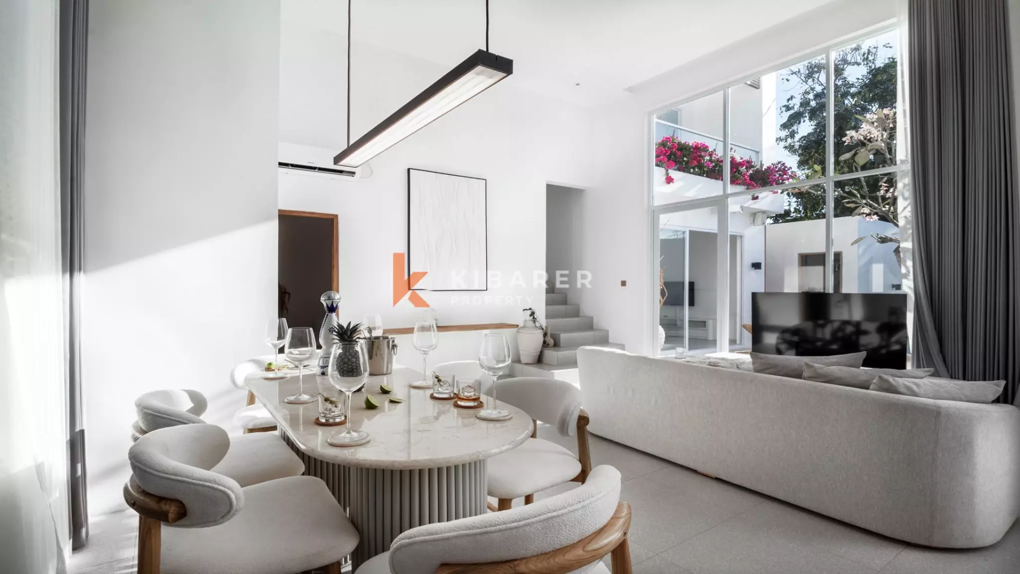 Modern Three-Bedroom Villa with Private Gym and Poolside Cinema in Ungasan