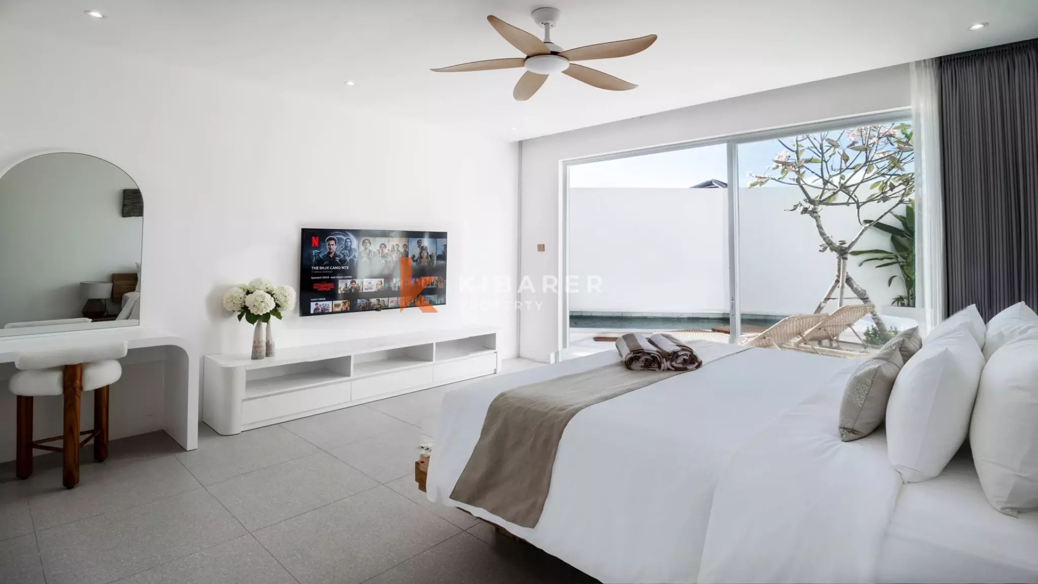 Modern Three-Bedroom Villa with Private Gym and Poolside Cinema in Ungasan