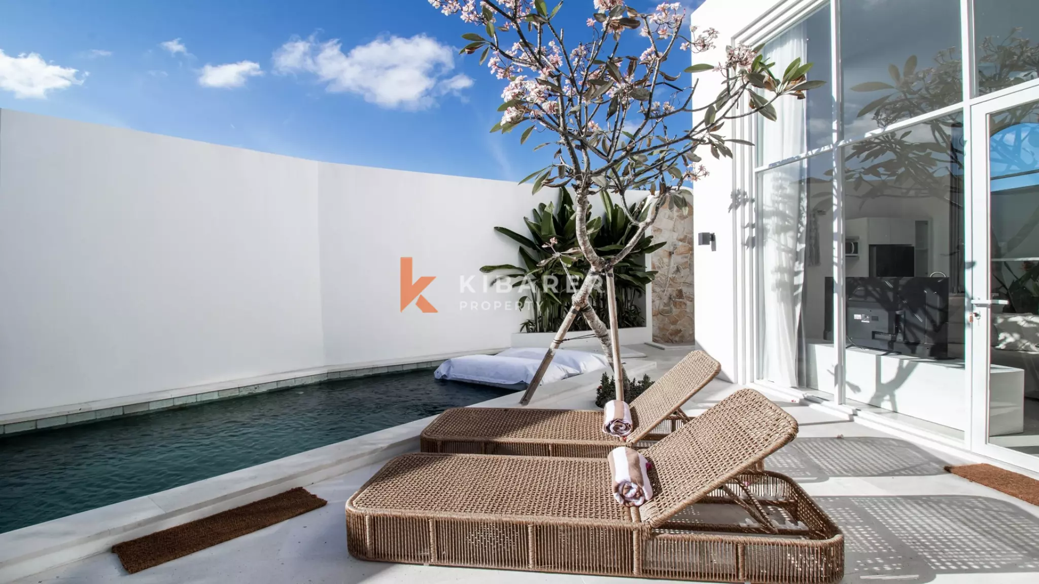 Modern Three-Bedroom Villa with Private Gym and Poolside Cinema in Ungasan