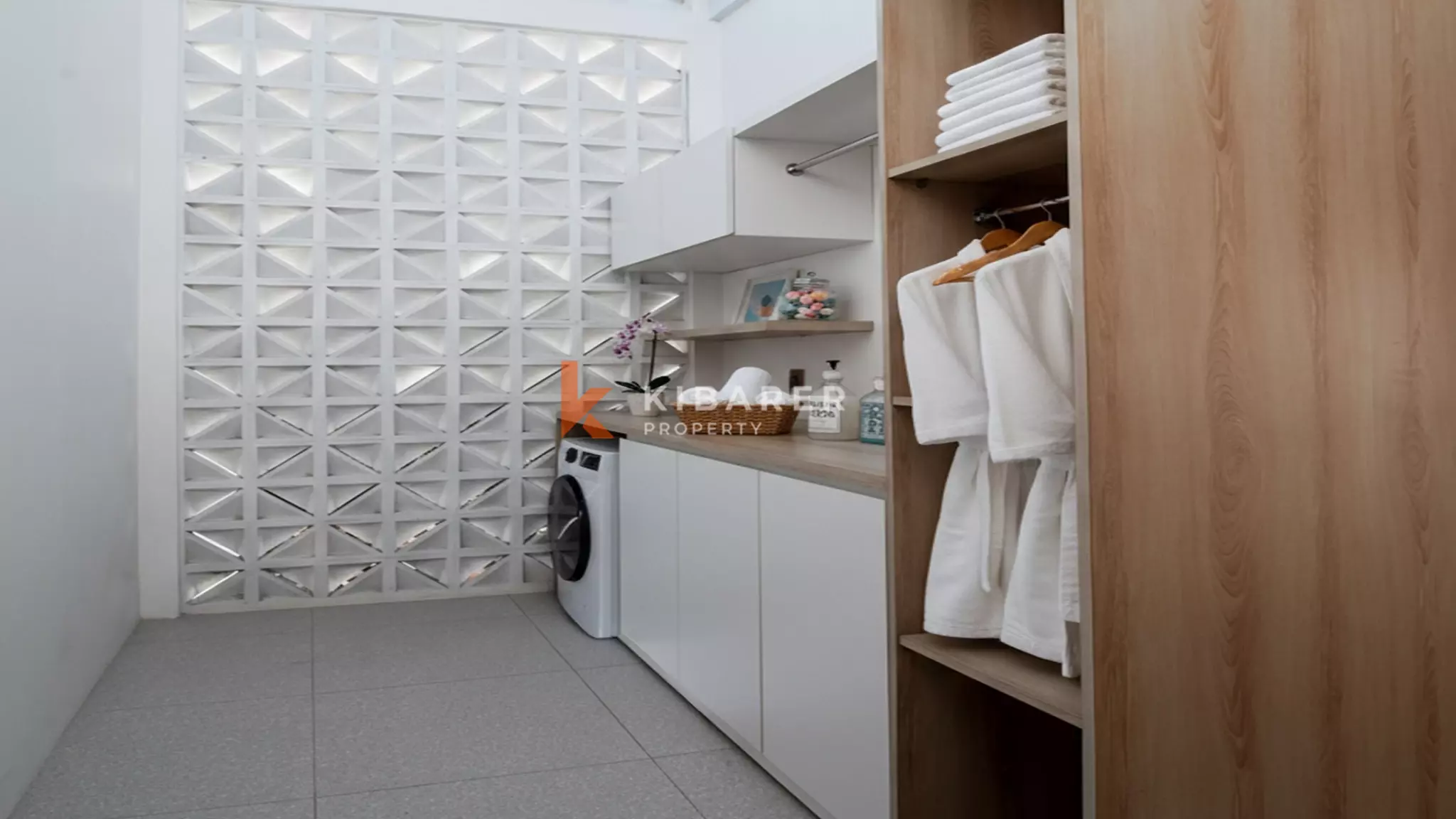 Modern Three-Bedroom Villa with Private Gym and Poolside Cinema in Ungasan