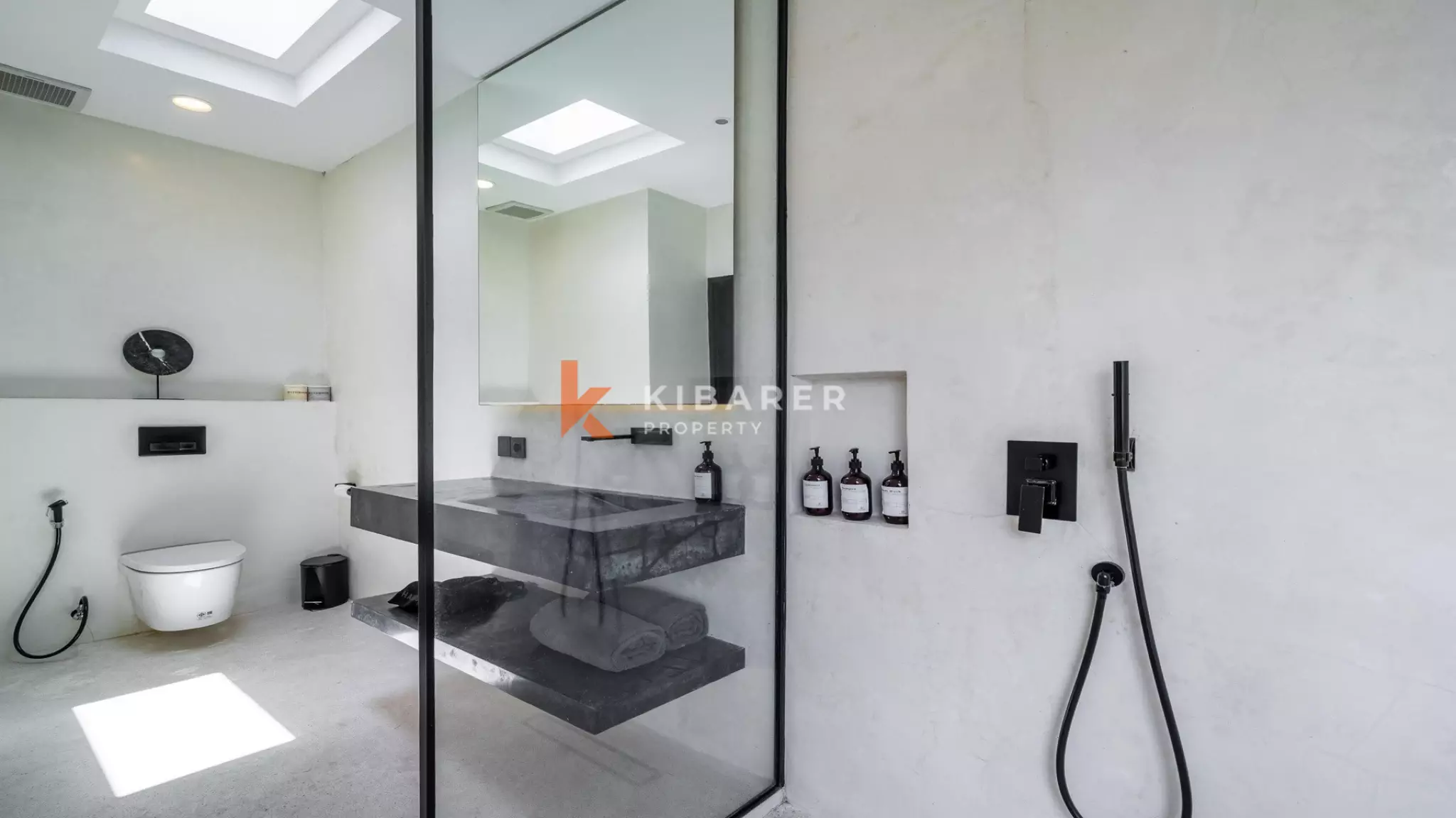 Where Design Meets Nature – Five-Bedroom Luxury Villa in Pererenan