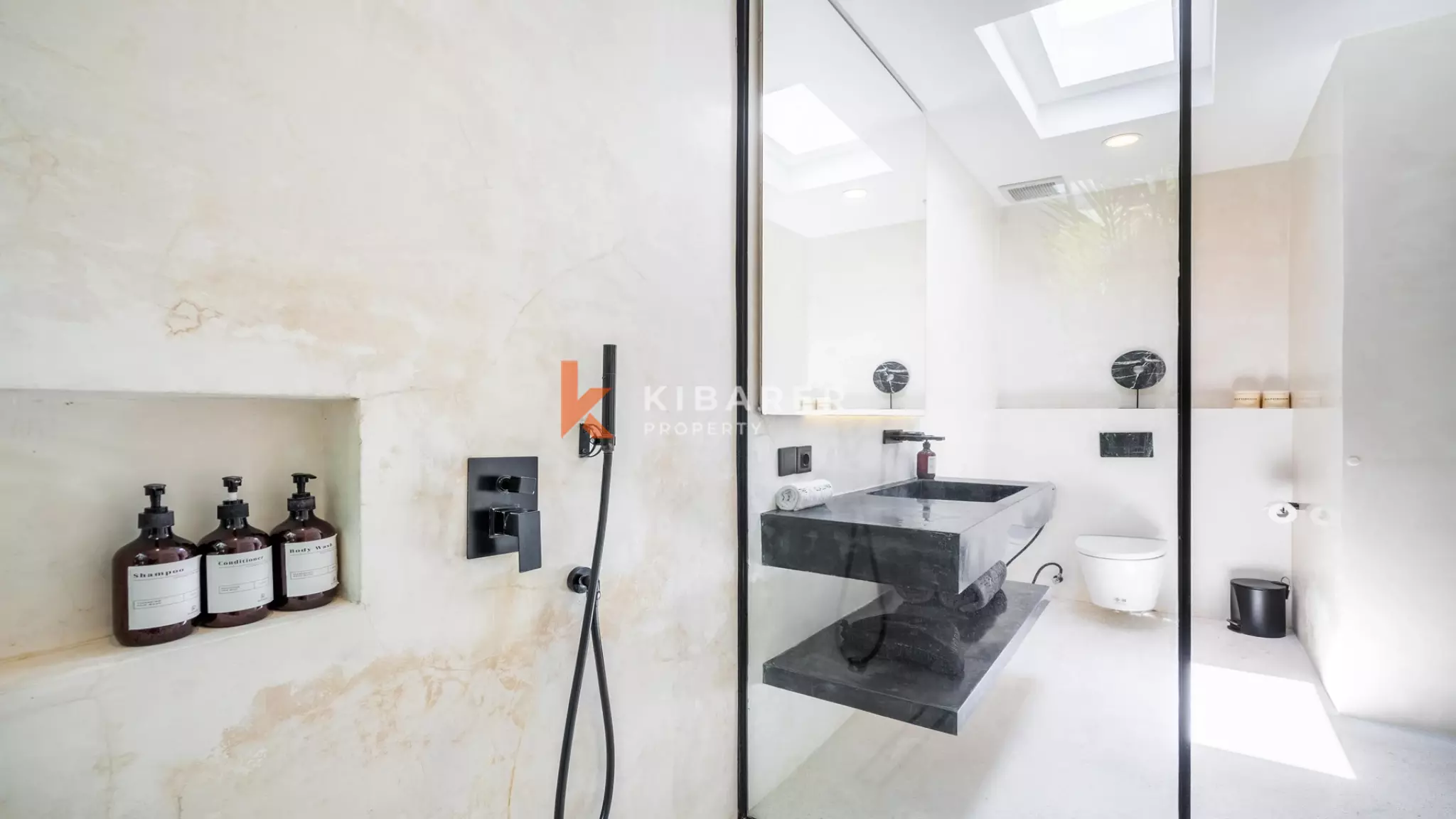 Where Design Meets Nature – Five-Bedroom Luxury Villa in Pererenan