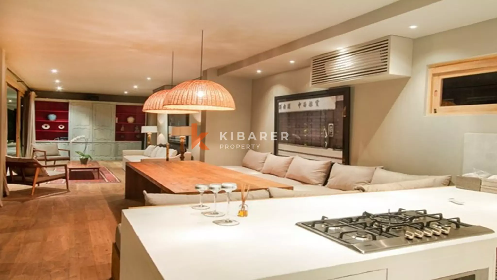 Villa de jardin sophistiquée de cinq chambres à louer à long terme à Canggu