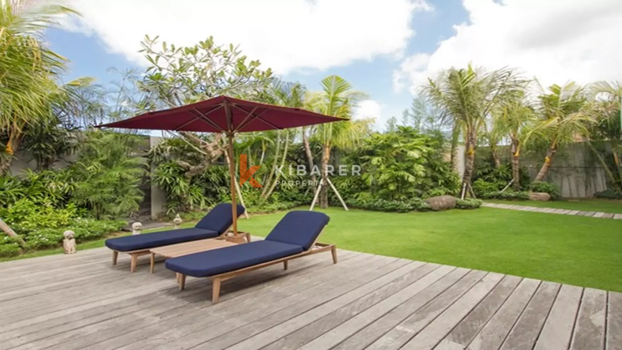 Villa de jardin sophistiquée de cinq chambres à louer à long terme à Canggu