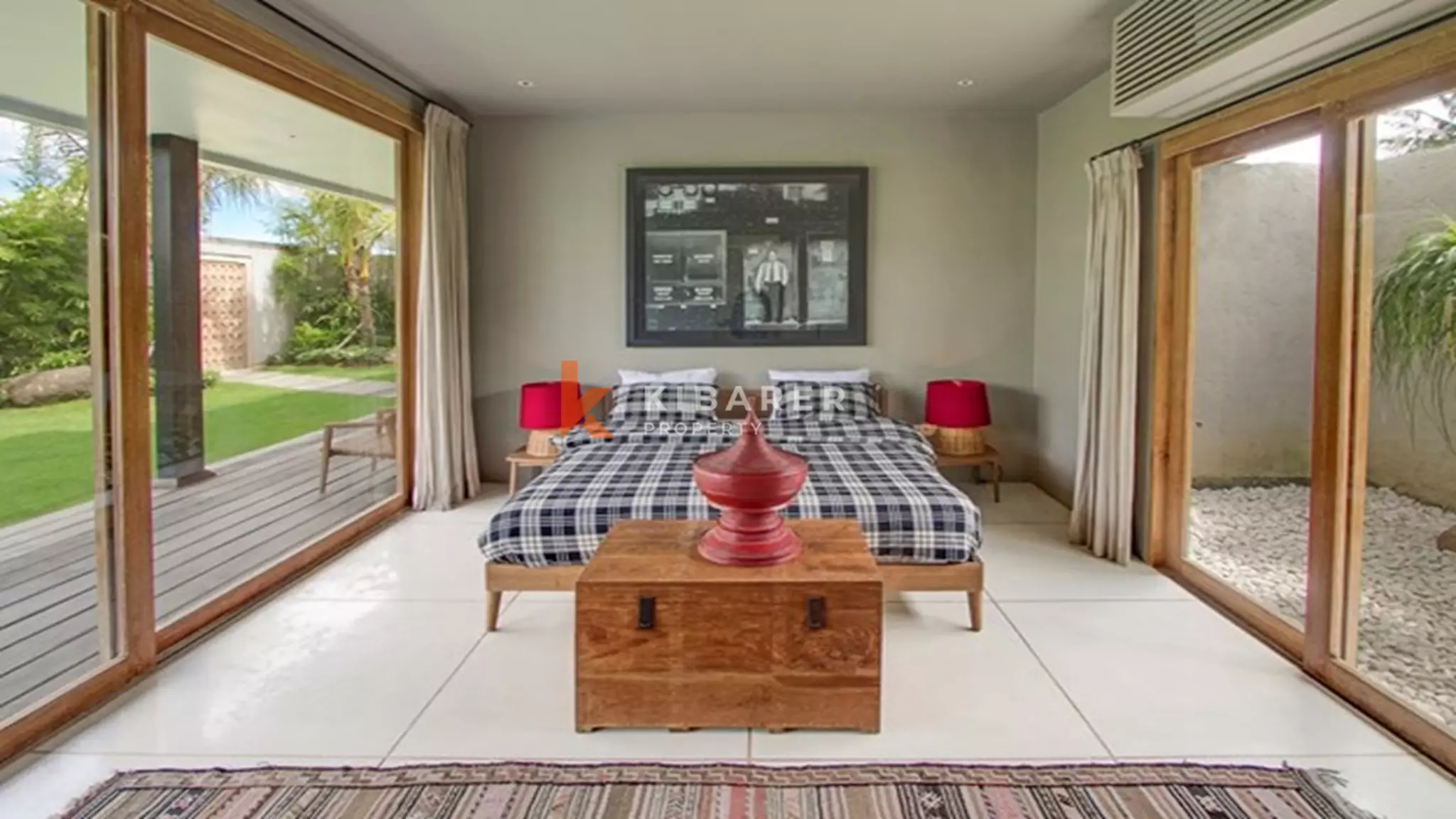 Villa de jardin sophistiquée de cinq chambres à louer à long terme à Canggu