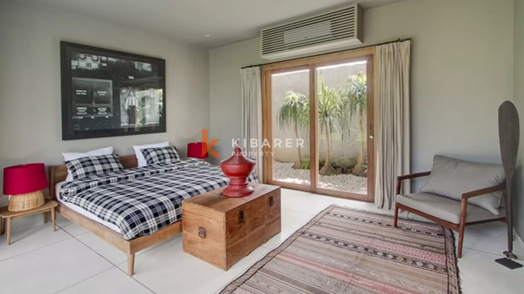 Villa de jardin sophistiquée de cinq chambres à louer à long terme à Canggu