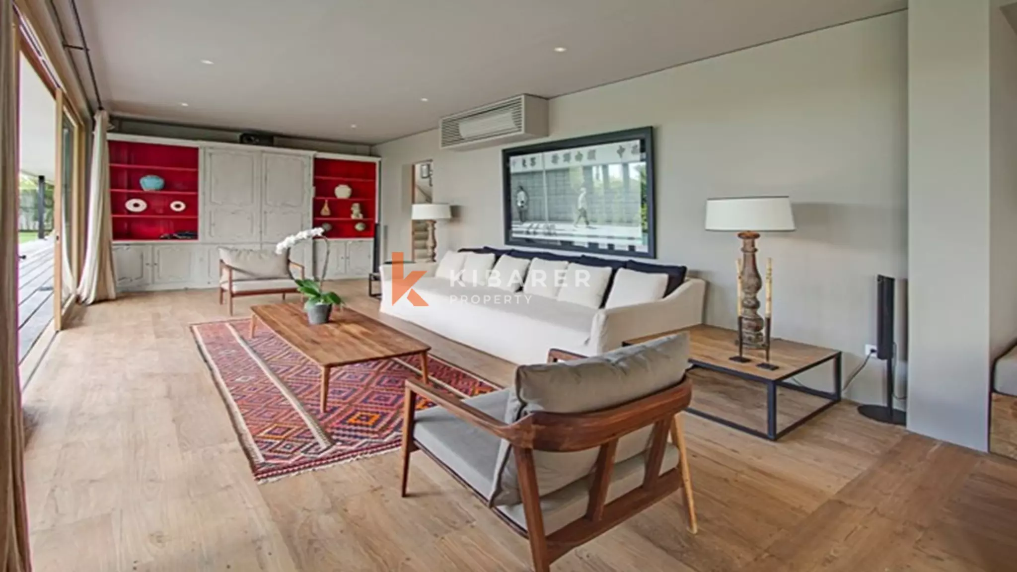 Villa de jardin sophistiquée de cinq chambres à louer à long terme à Canggu