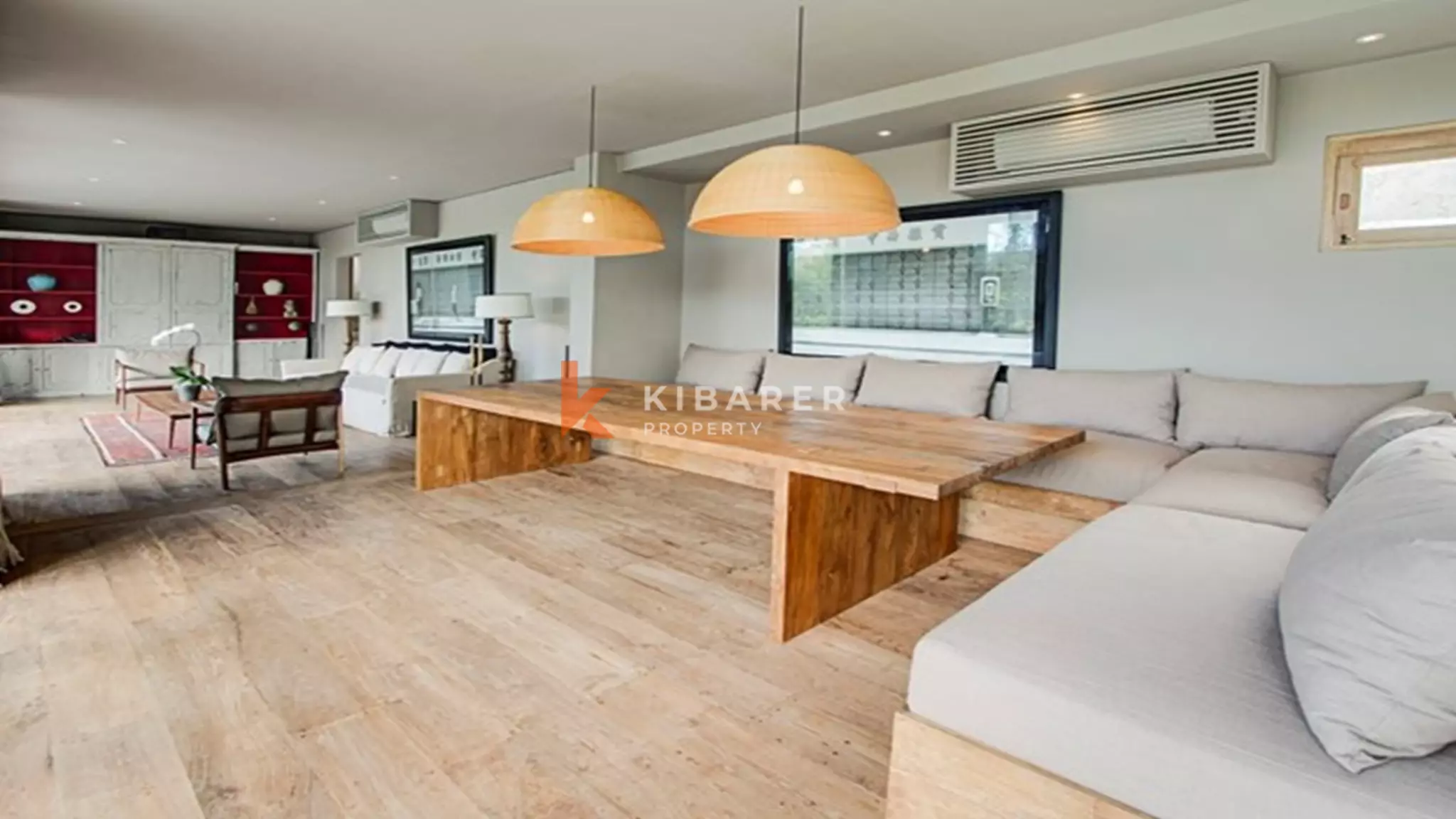 Villa de jardin sophistiquée de cinq chambres à louer à long terme à Canggu