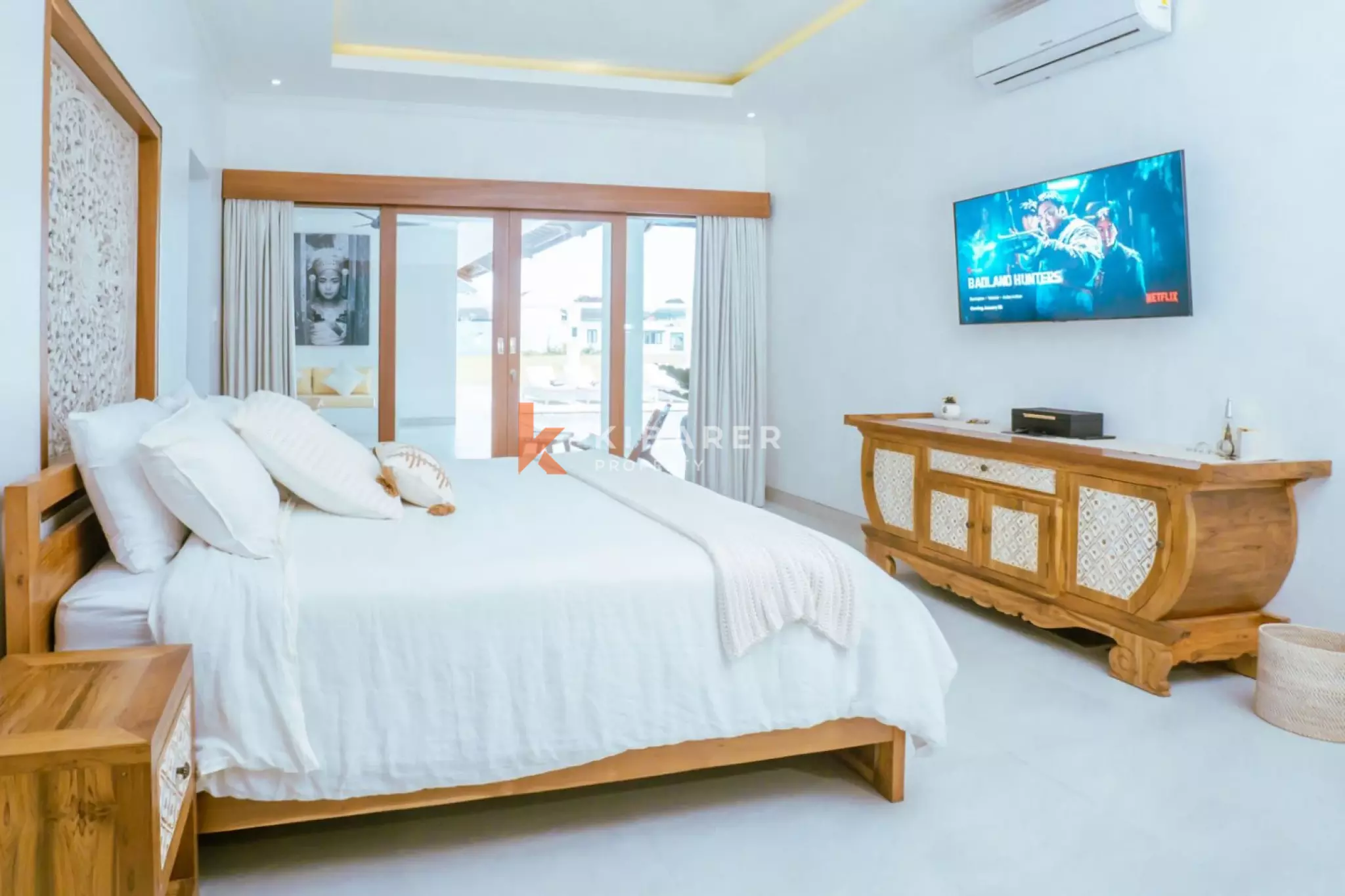 Villa Mewah Empat Kamar Tidur dengan Ruang Keluarga Tertutup di Mertanadi