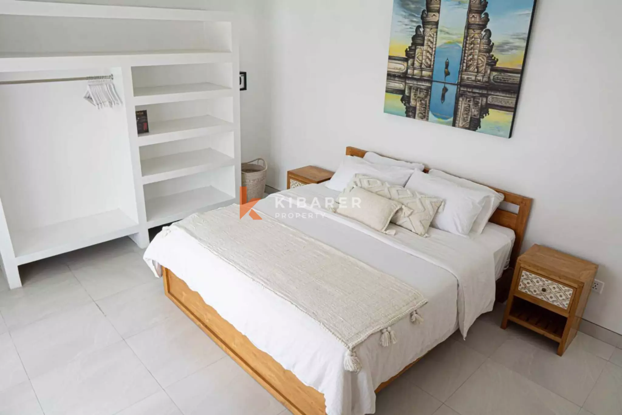 Villa Mewah Empat Kamar Tidur dengan Ruang Keluarga Tertutup di Mertanadi