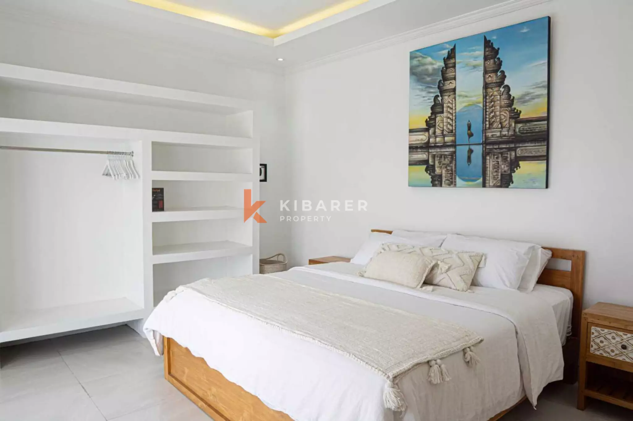 Villa Mewah Empat Kamar Tidur dengan Ruang Keluarga Tertutup di Mertanadi