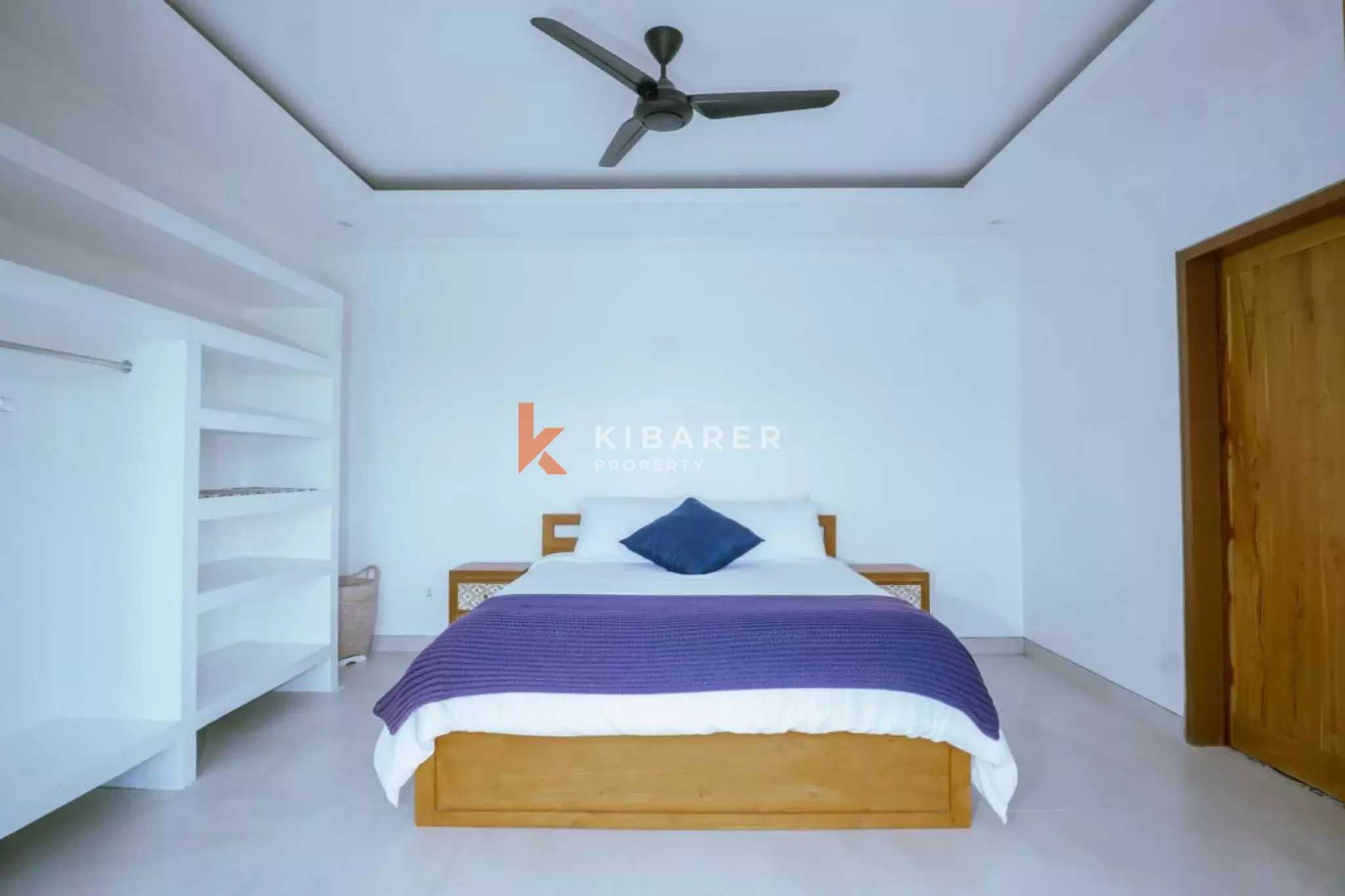 Villa Mewah Empat Kamar Tidur dengan Ruang Keluarga Tertutup di Mertanadi