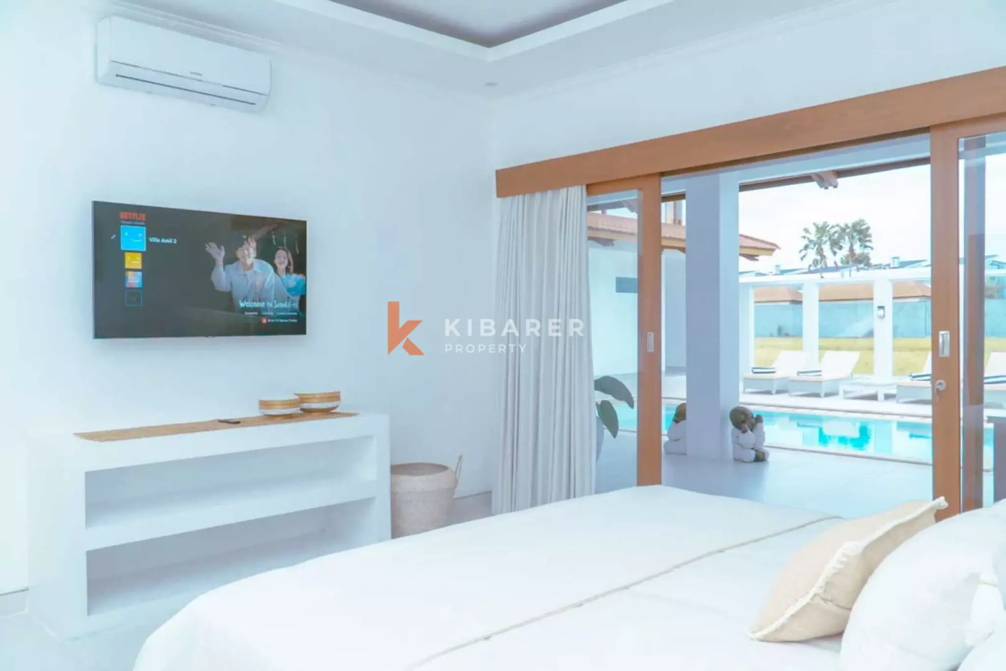 Villa Mewah Empat Kamar Tidur dengan Ruang Keluarga Tertutup di Mertanadi