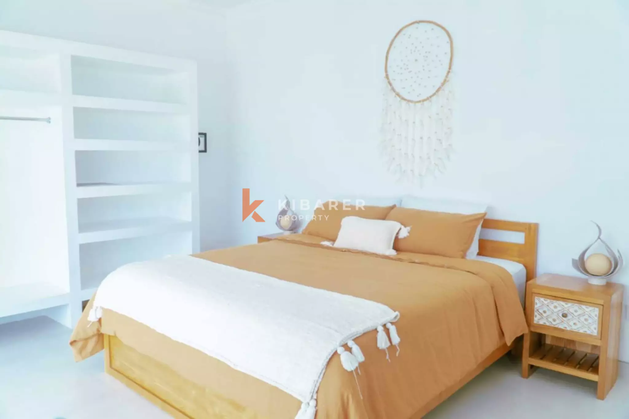 Villa Mewah Empat Kamar Tidur dengan Ruang Keluarga Tertutup di Mertanadi