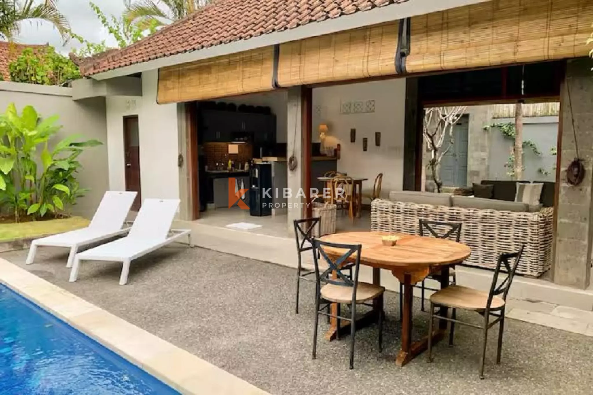Villa de deux chambres ouverte dans un emplacement stratégique à Seminyak