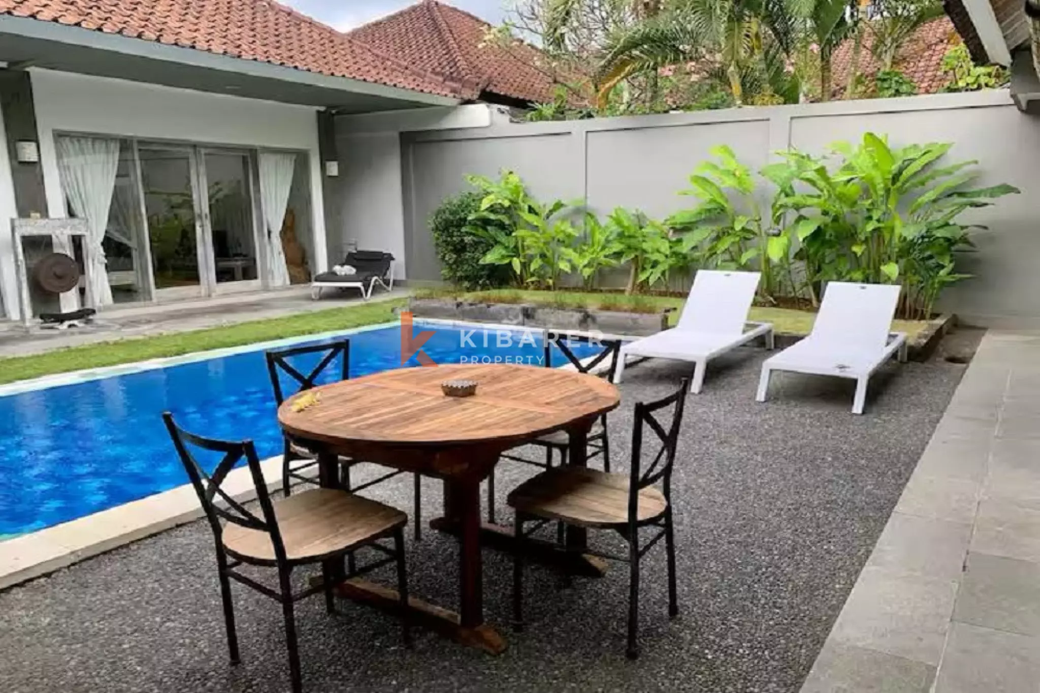 Villa de deux chambres ouverte dans un emplacement stratégique à Seminyak