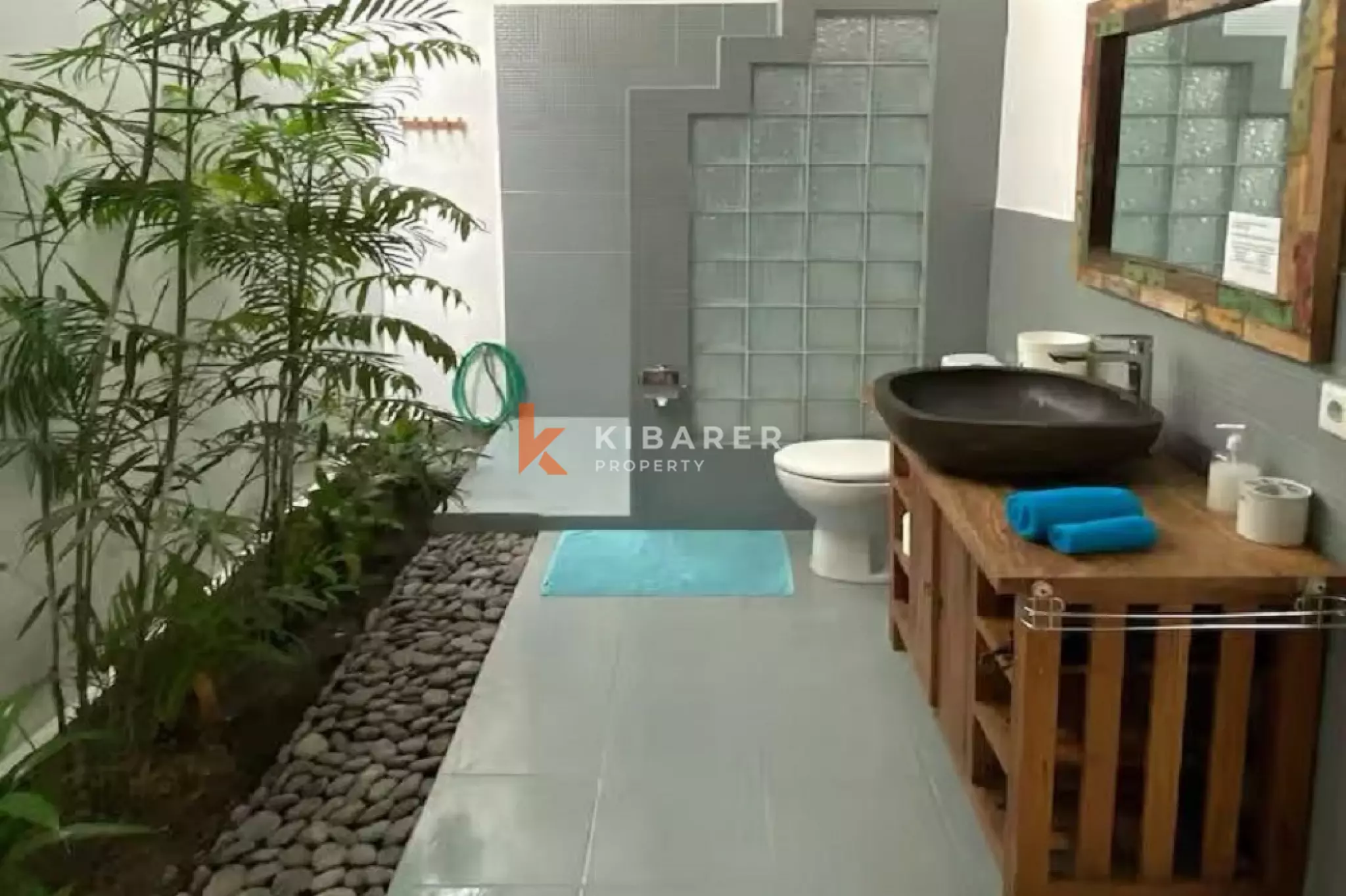 Villa de deux chambres ouverte dans un emplacement stratégique à Seminyak