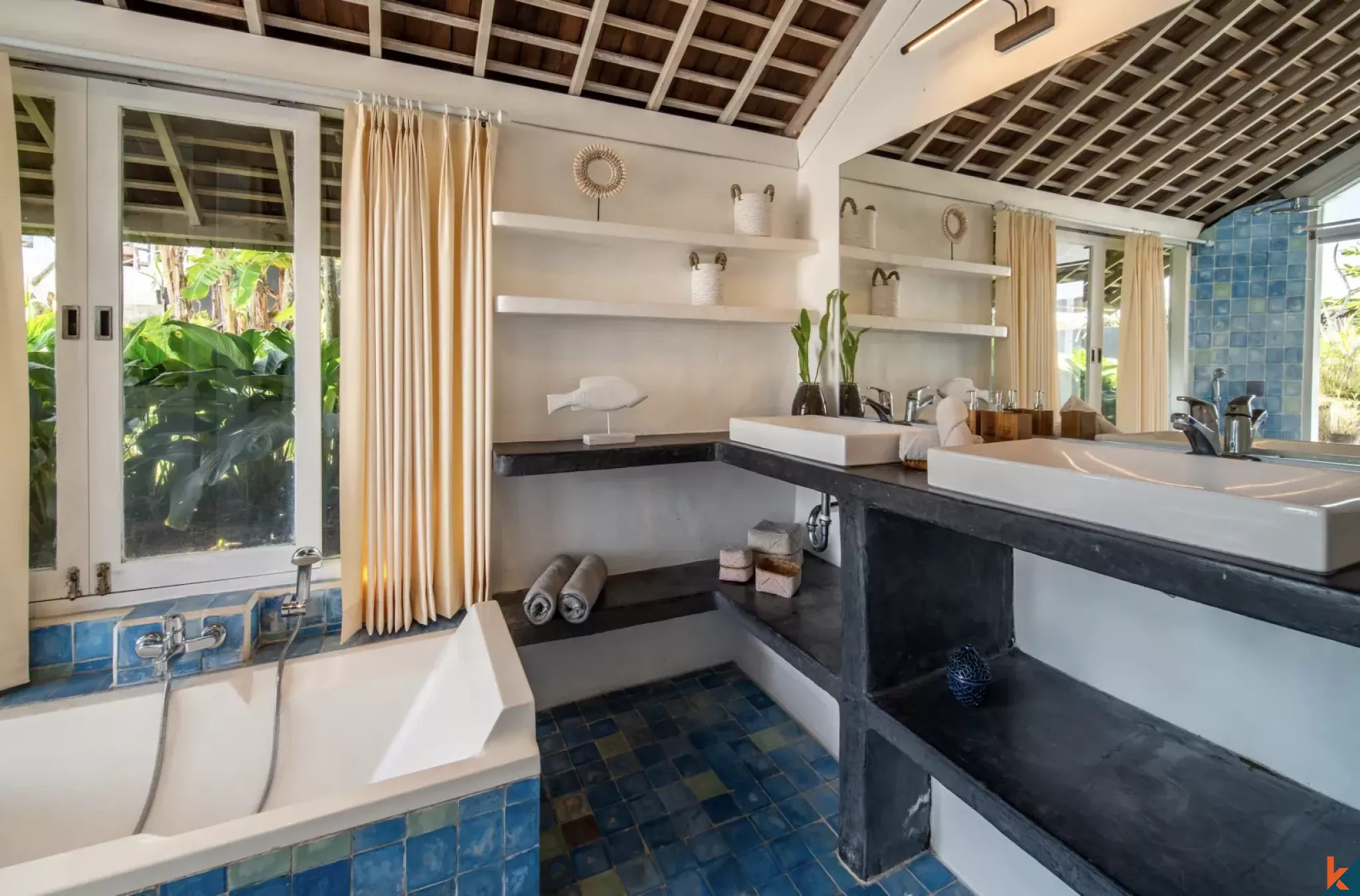 High-End Five Bedroom Leasehold Villa Overlooking Rice Fields in Berawa