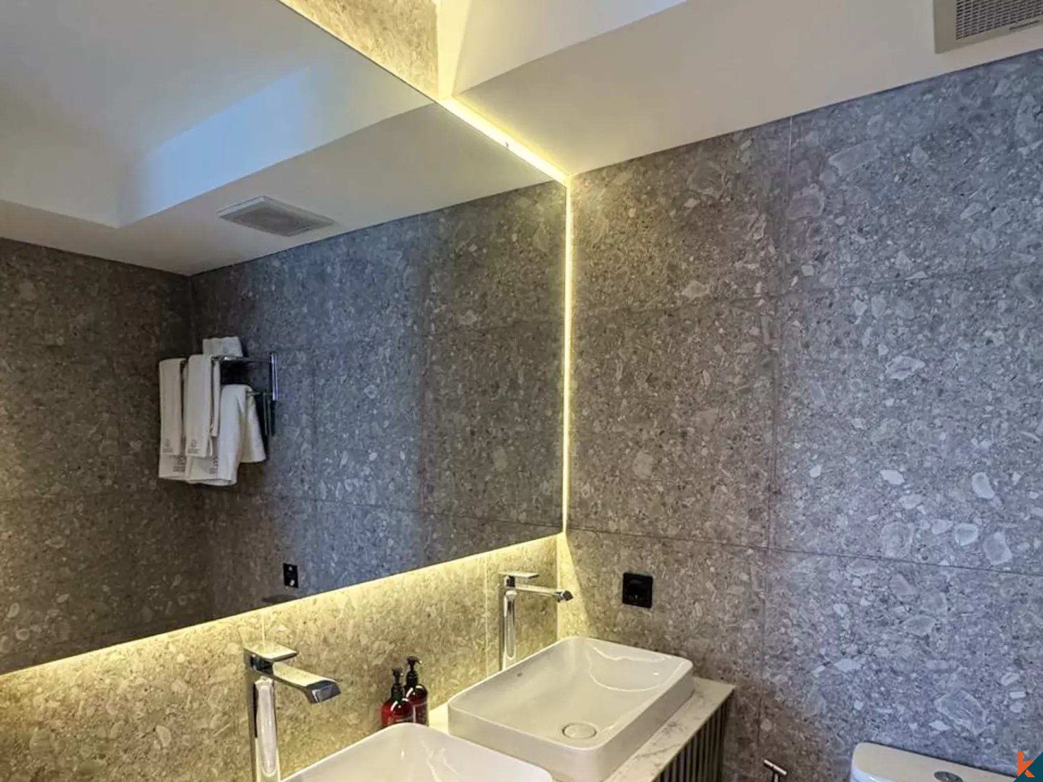 Villa Sewa Tiga Kamar Tidur yang Indah di Umalas