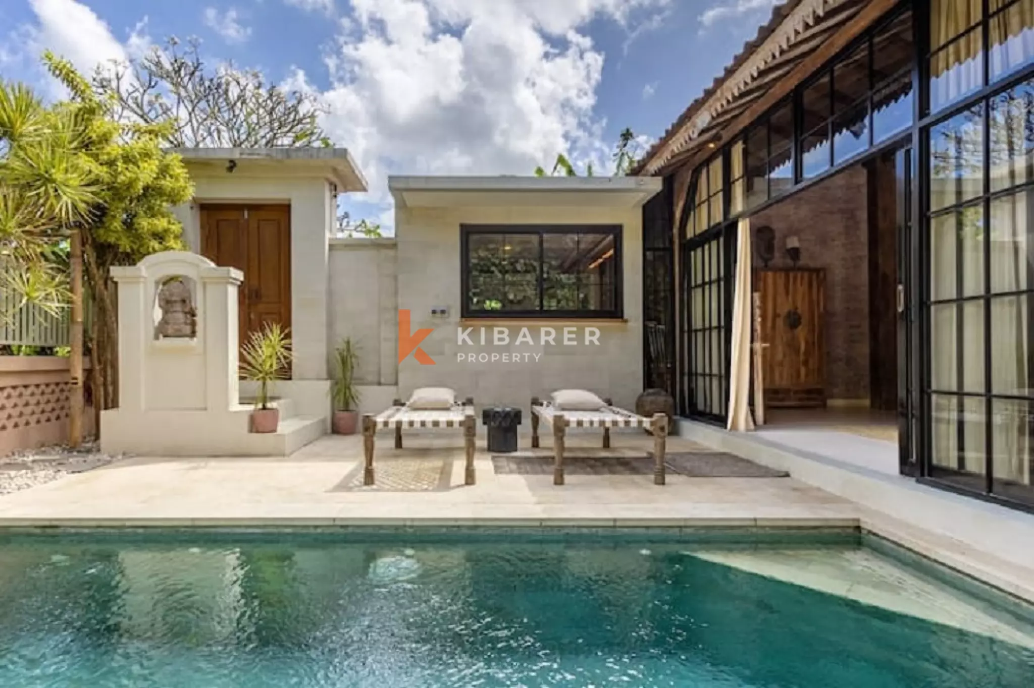 Joglo Elegance Three-Bedrooms Enclosed Living Villa in Pererenan