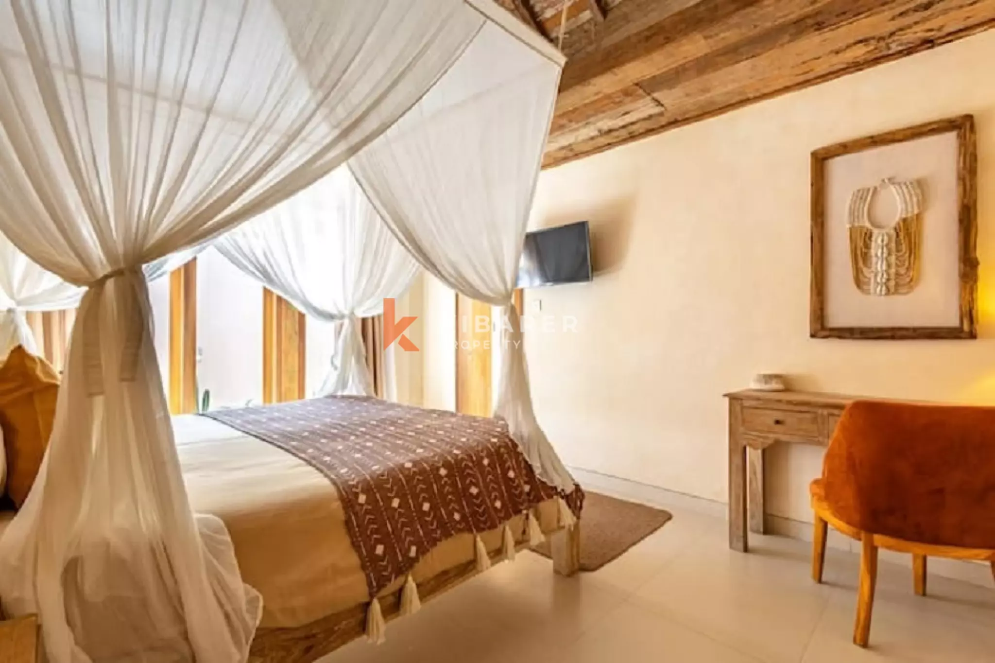 Joglo Elegance Three-Bedrooms Enclosed Living Villa in Pererenan