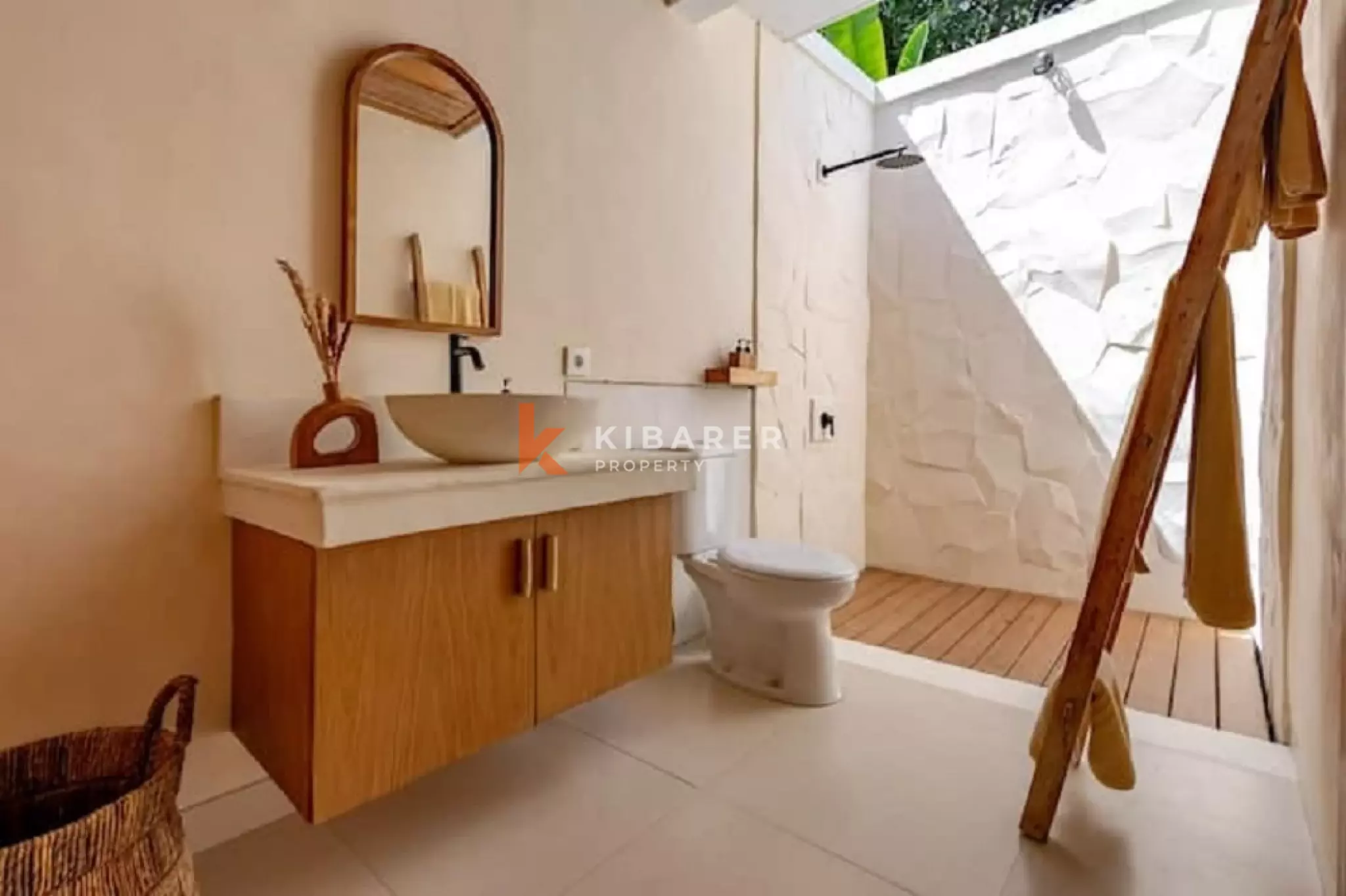 Joglo Elegance Three-Bedrooms Enclosed Living Villa in Pererenan