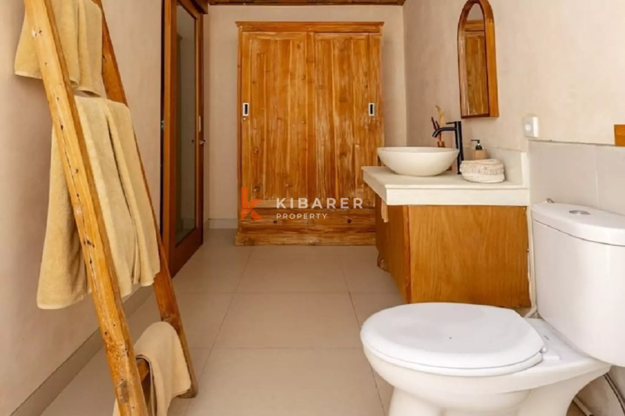 Joglo Elegance Three-Bedrooms Enclosed Living Villa in Pererenan