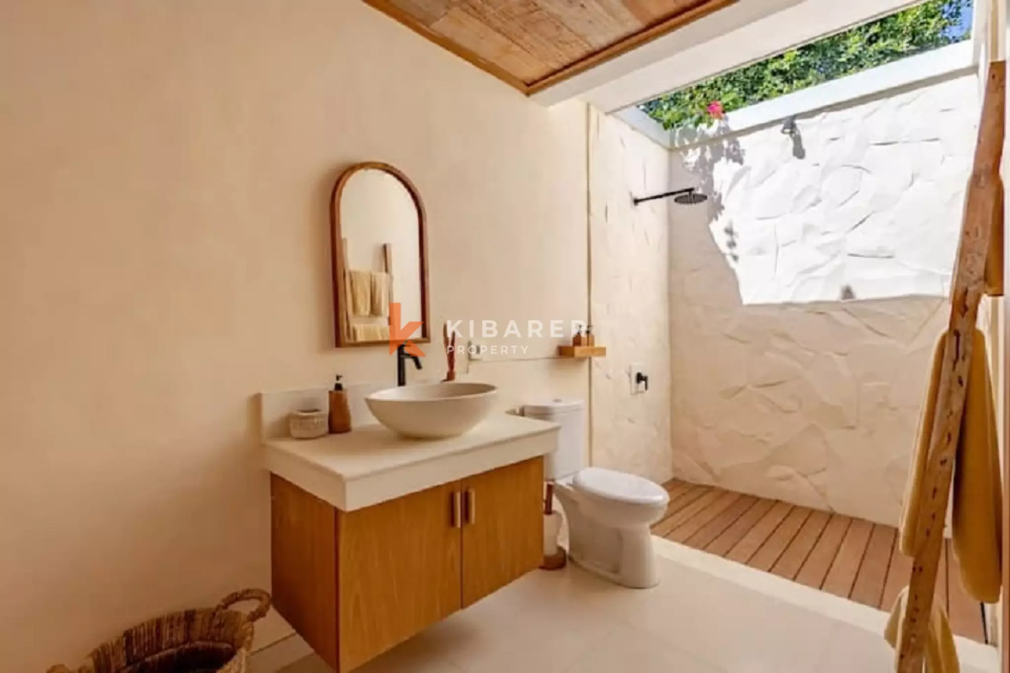 Joglo Elegance Three-Bedrooms Enclosed Living Villa in Pererenan