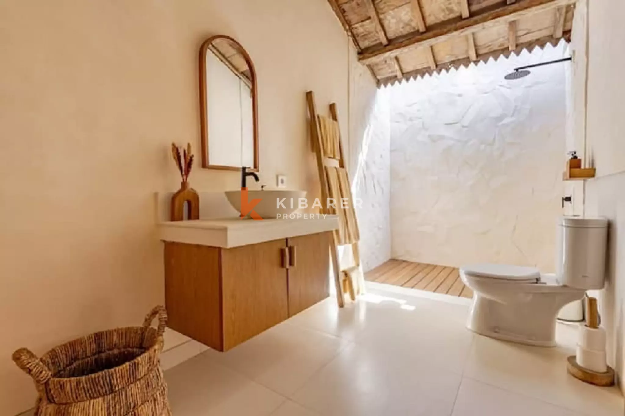 Joglo Elegance Three-Bedrooms Enclosed Living Villa in Pererenan