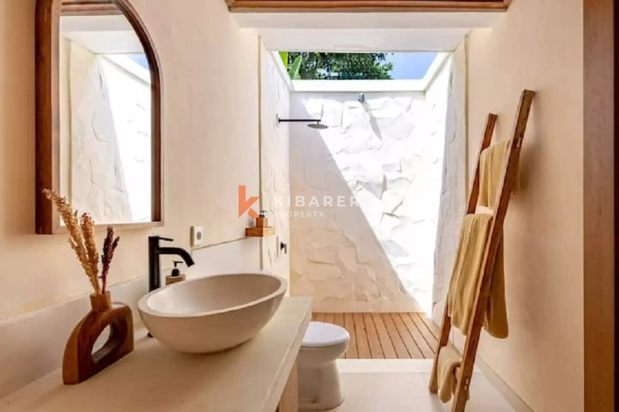 Joglo Elegance Three-Bedrooms Enclosed Living Villa in Pererenan