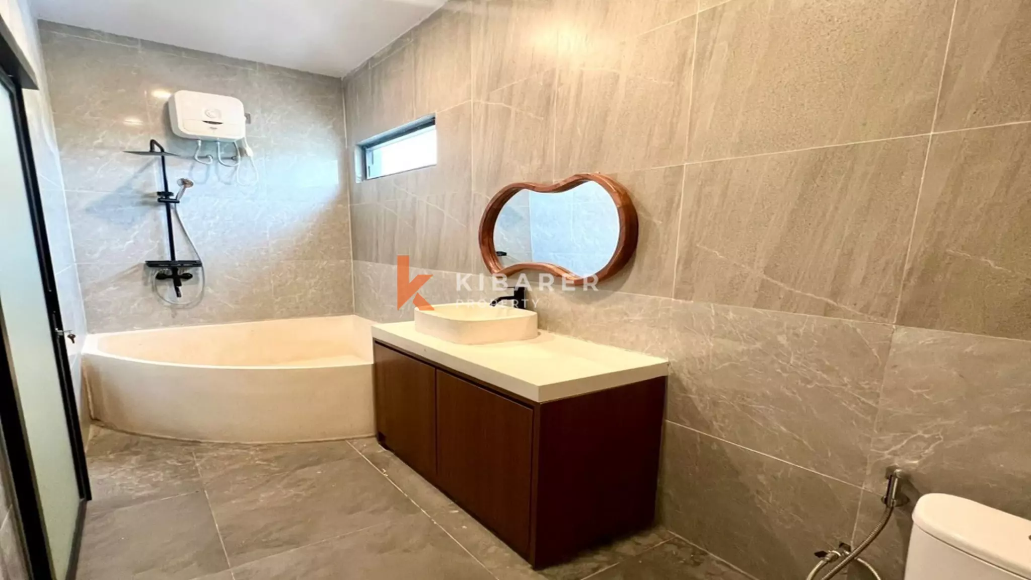 Charming Three-Bedroom Fully Furnished Villa with Enclosed Living in Pererenan