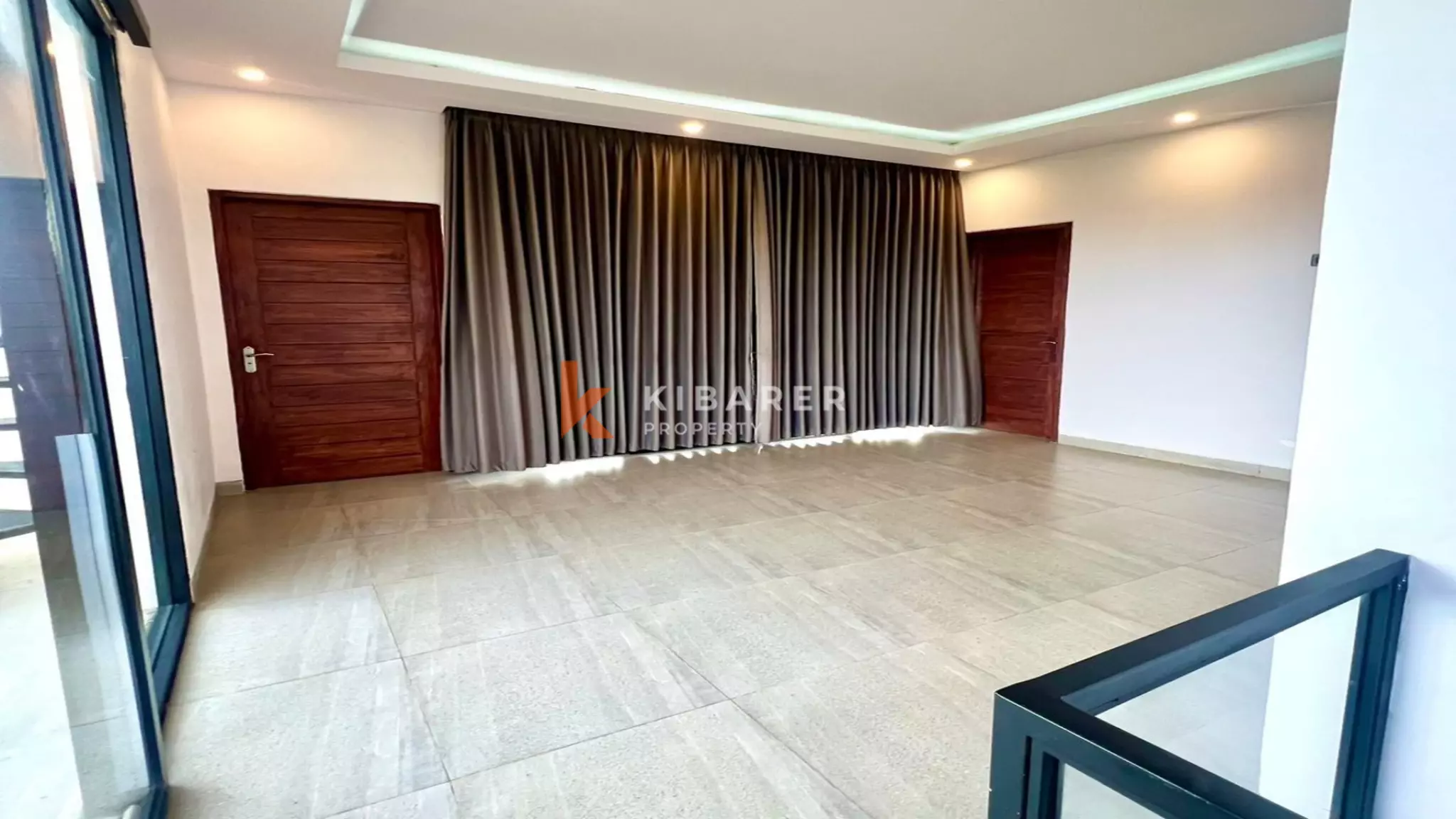 Charming Three-Bedroom Fully Furnished Villa with Enclosed Living in Pererenan