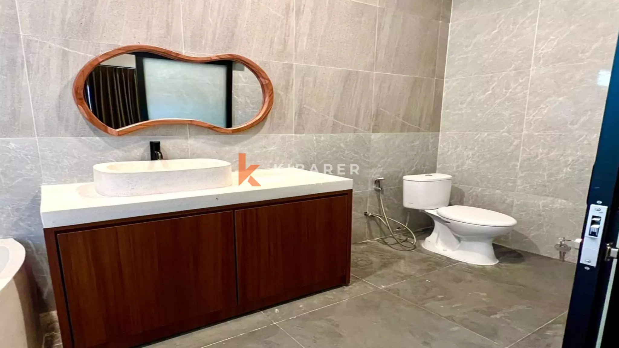 Charming Three-Bedroom Fully Furnished Villa with Enclosed Living in Pererenan