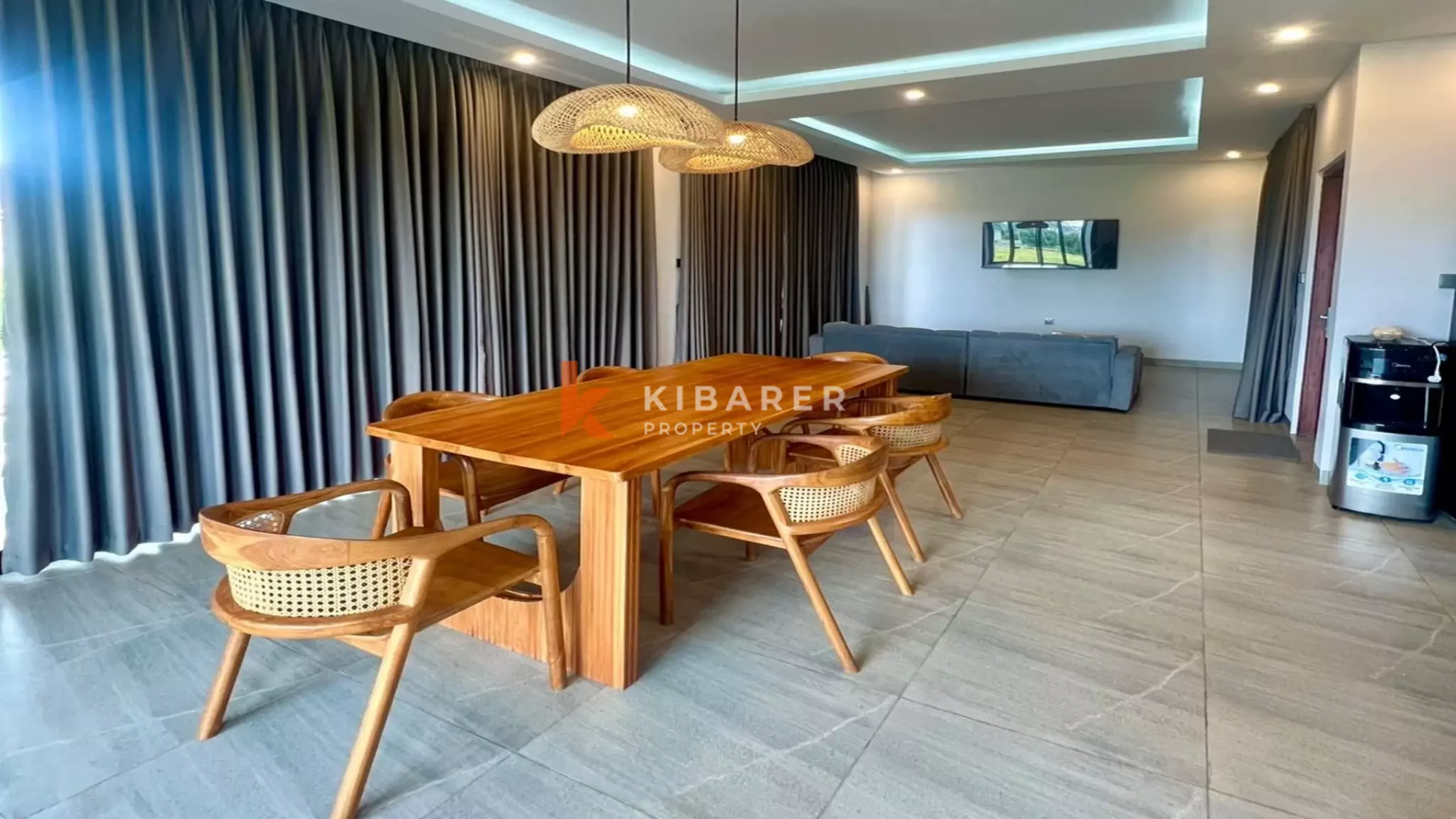 Charming Three-Bedroom Fully Furnished Villa with Enclosed Living in Pererenan