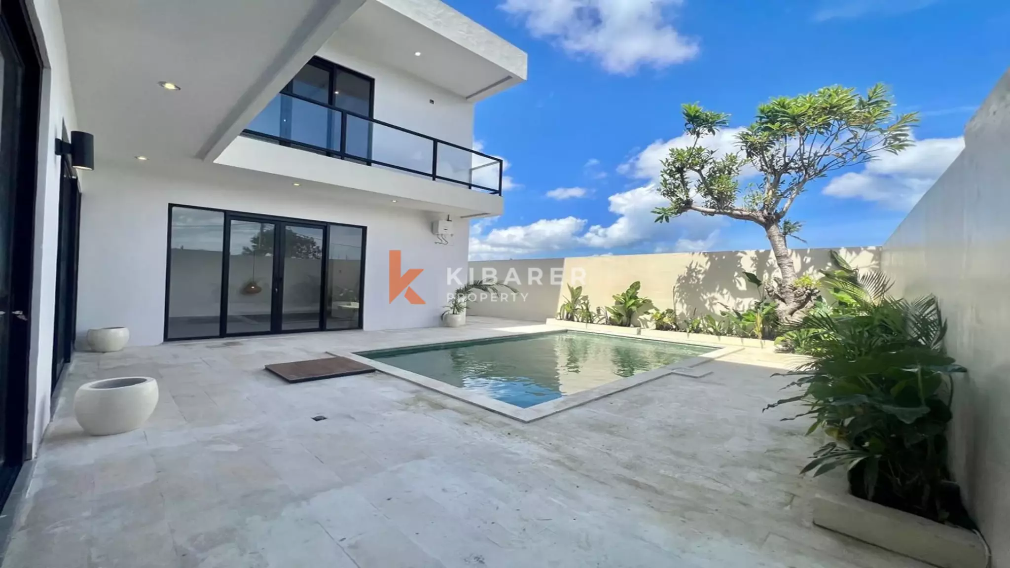 Charming Three-Bedroom Fully Furnished Villa with Enclosed Living in Pererenan