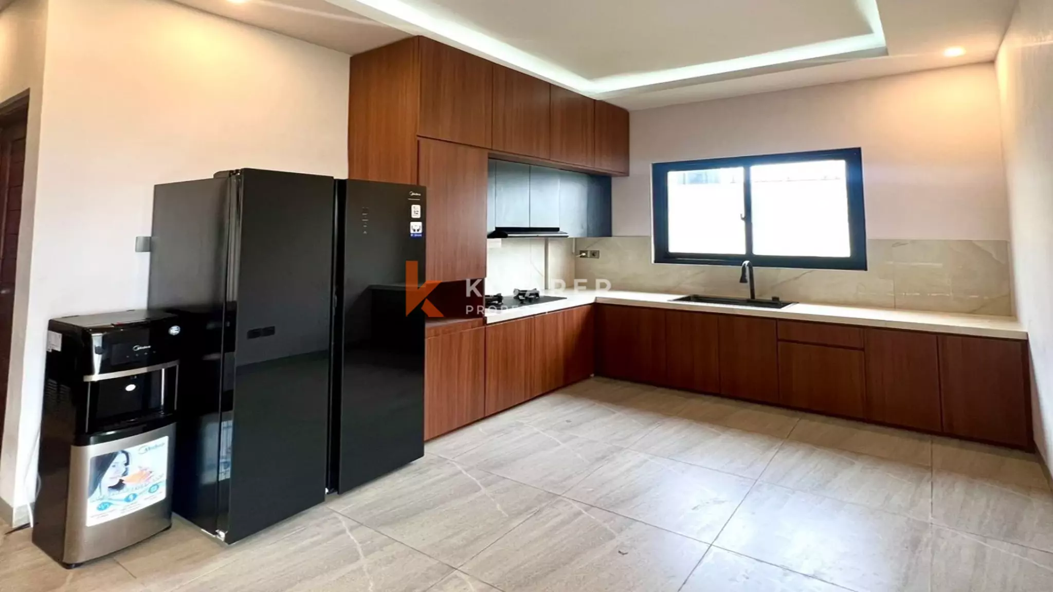 Charming Three-Bedroom Fully Furnished Villa with Enclosed Living in Pererenan