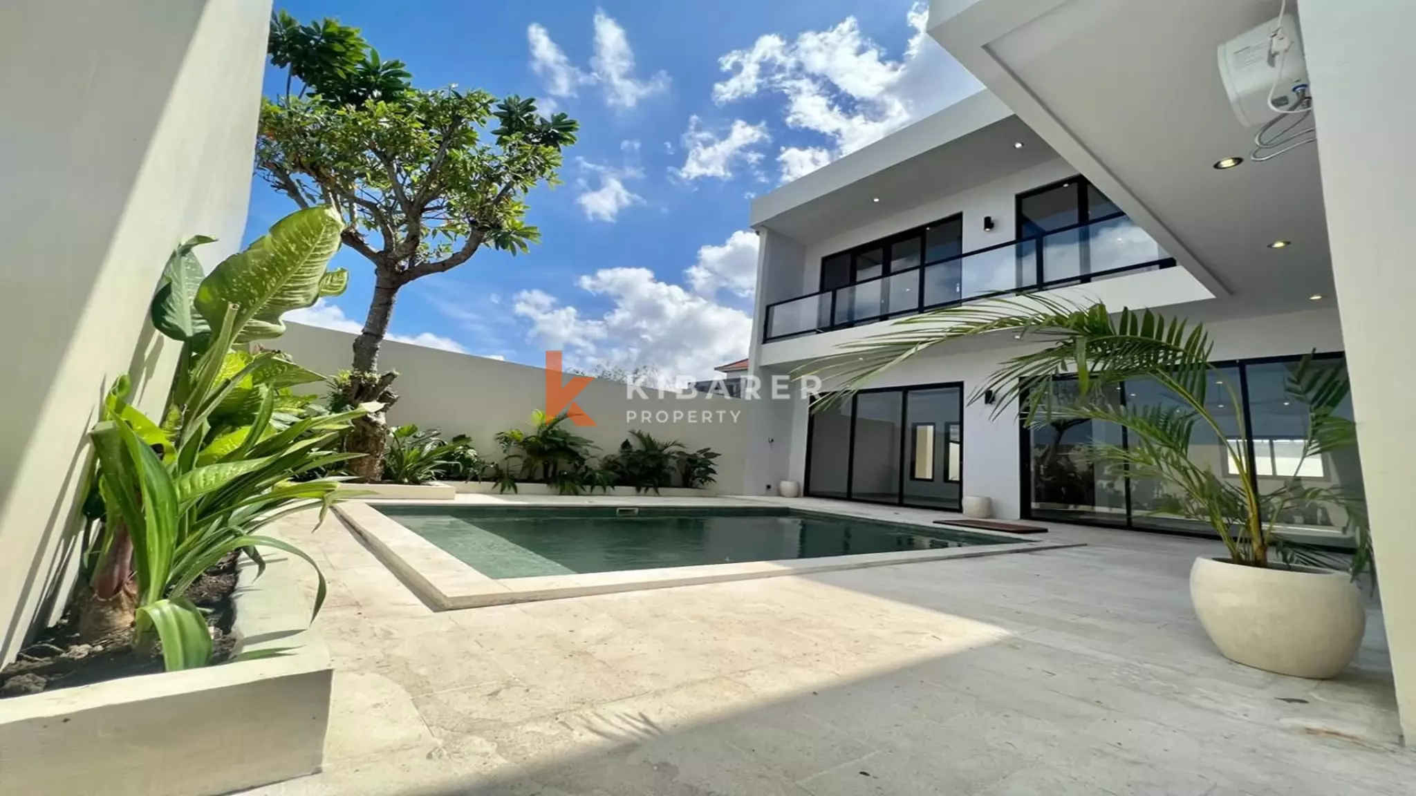 Charming Three-Bedroom Fully Furnished Villa with Enclosed Living in Pererenan