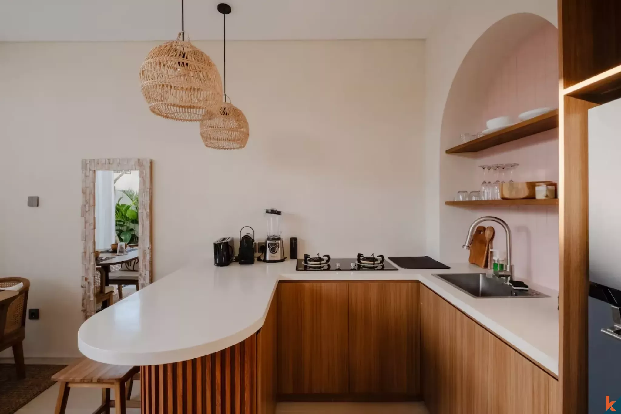 Rumah Tipe Satu Kamar Tidur Bergaya Tropis yang Elegan untuk Disewa di Buduk